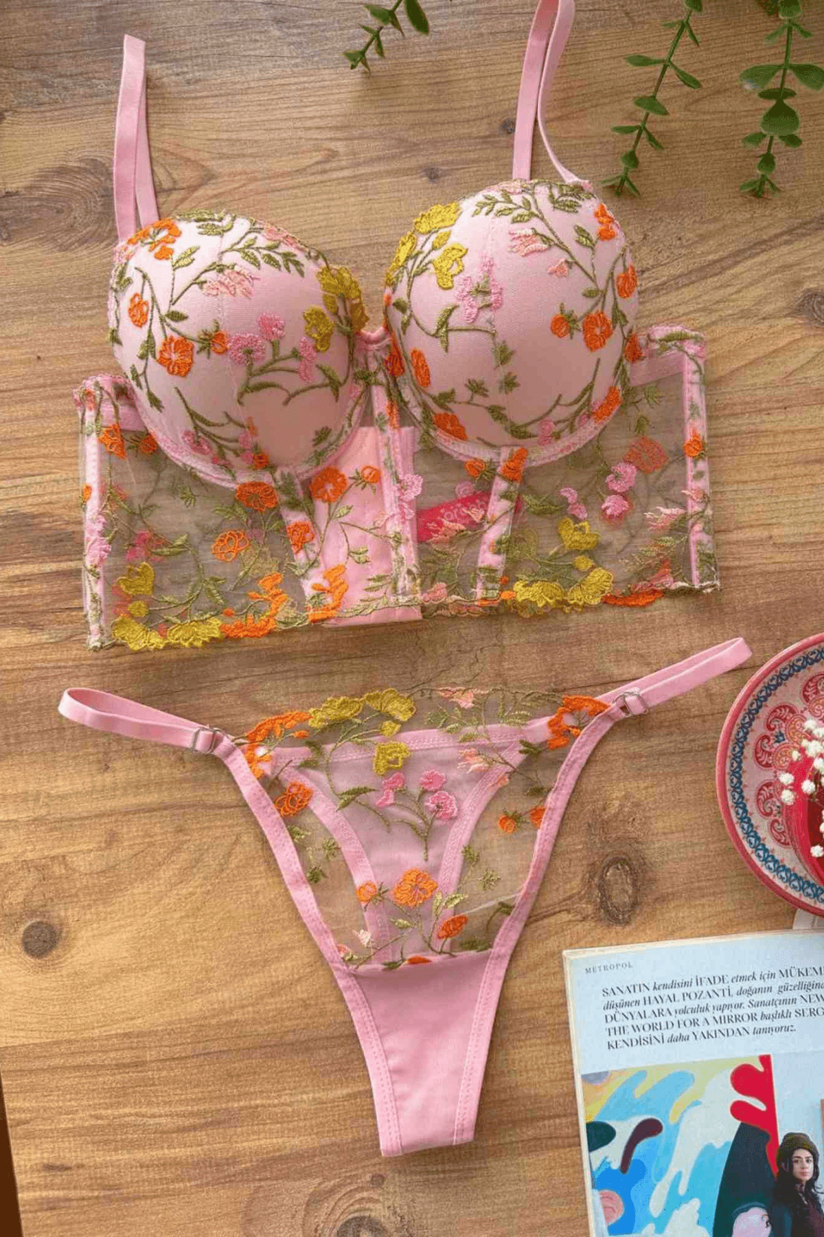 PUDRA RENK ÇITIR ÇİÇEK DESENLİ BÜSTİYER TAKIM