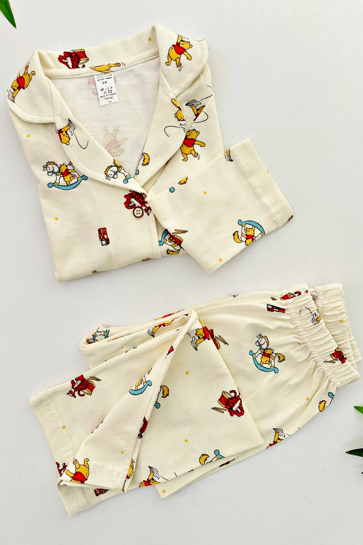 ÖNDEN DÜĞMELİ WİNNİE POOH DESEN UNISEX PİJAMA TAKIMI