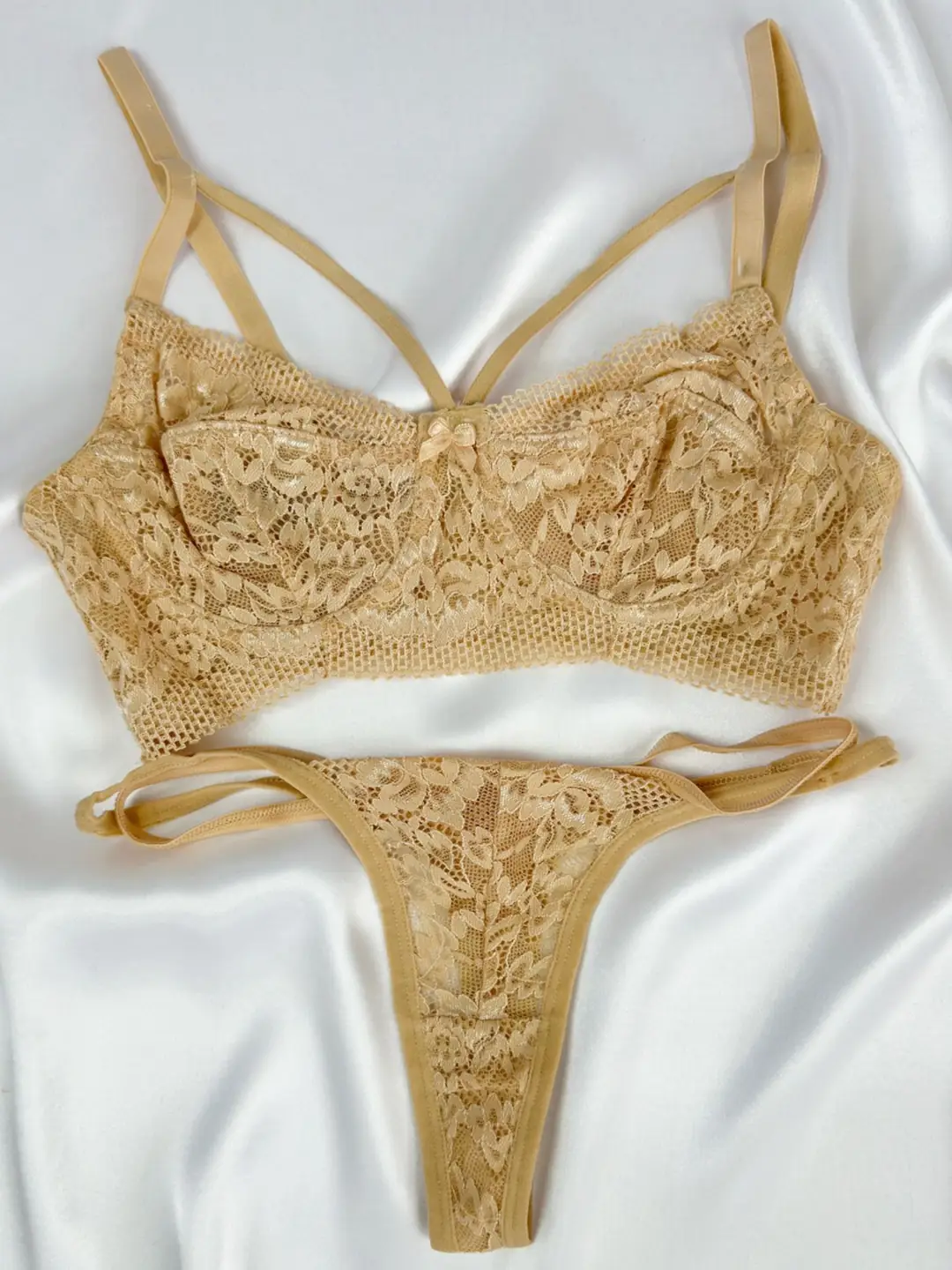 TEN RENGİ KAPSIZ DANTELLİ TAKIM