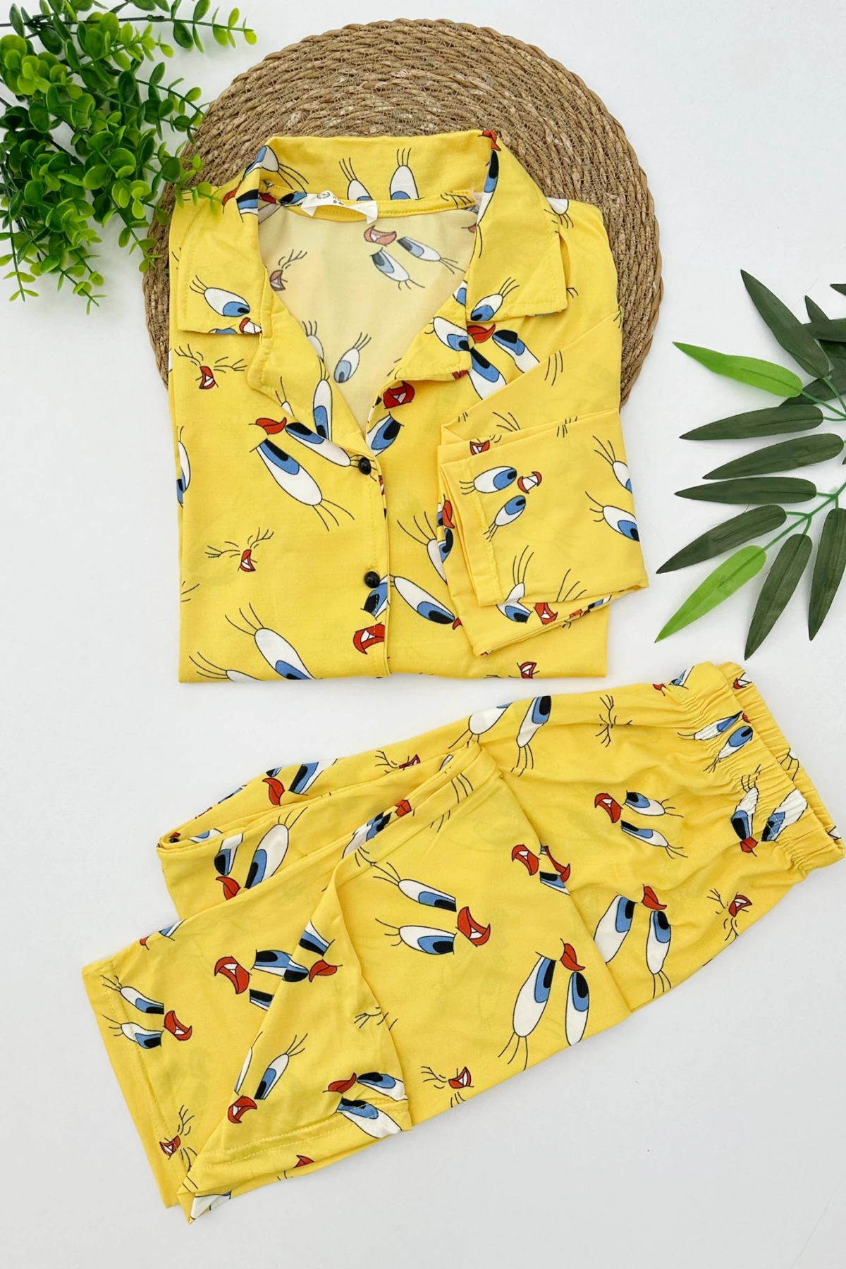 ÖNDEN DÜĞMELİ SARI RENK TWEETY DESEN UZUN KOL KADIN PİJAMA TAKIMI