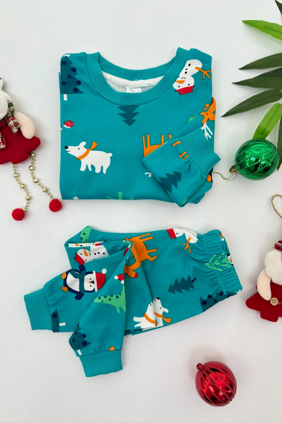 YEŞİL RENK YILBAŞI DESEN UNISEX PİJAMA TAKIMI