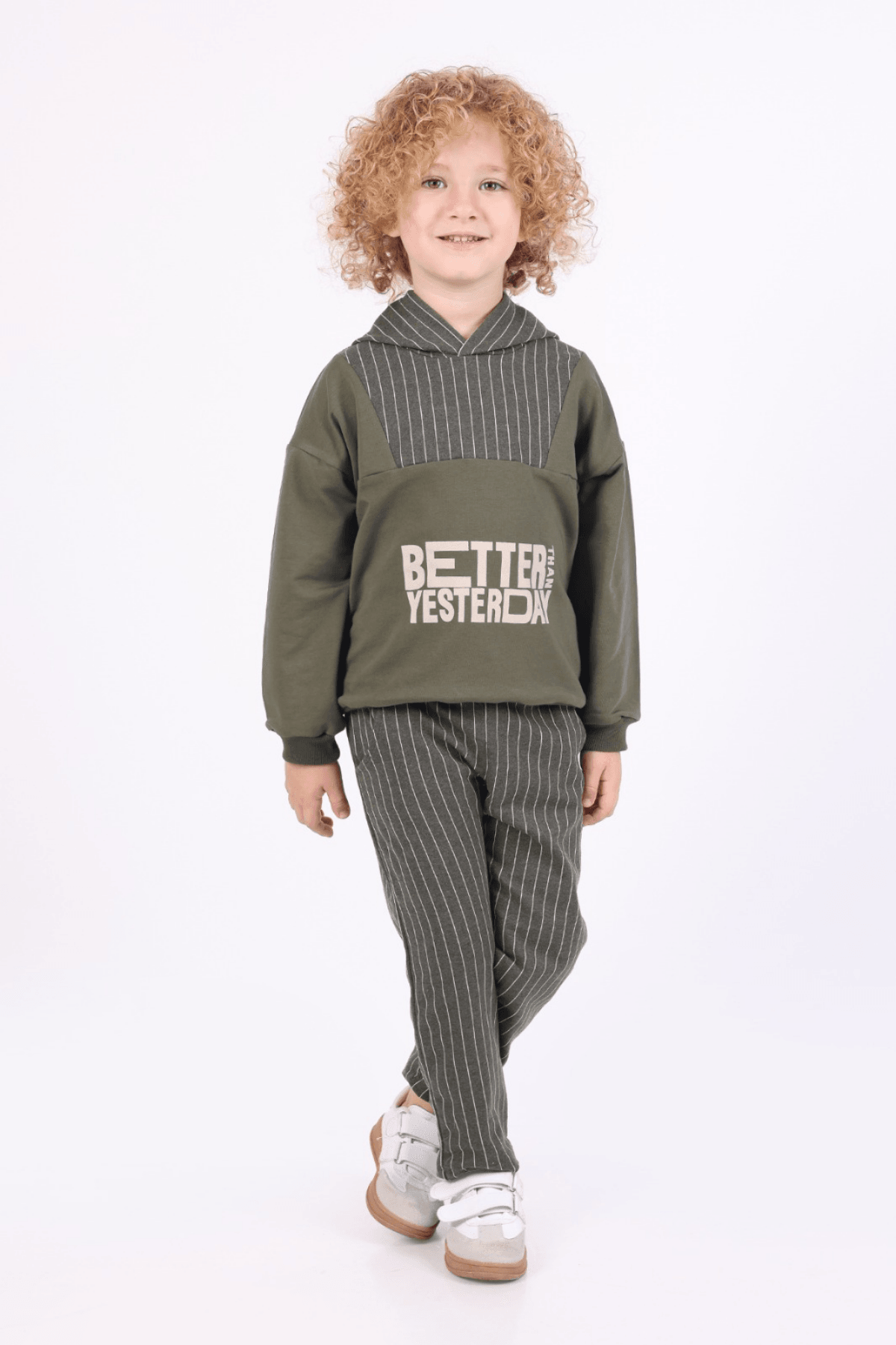  HAKİ RENK KAPÜŞONLU ÇİZGİ DETAYLI ERKEK ÇOCUK EŞOFMAN TAKIMI