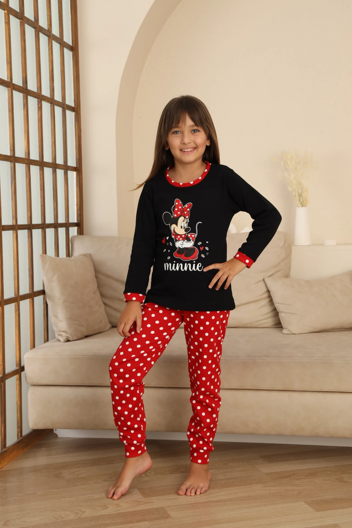 SİYAH RENK MİNNİE MOUSE BASKILI KIZ ÇOCUK PİJAMA TAKIMI