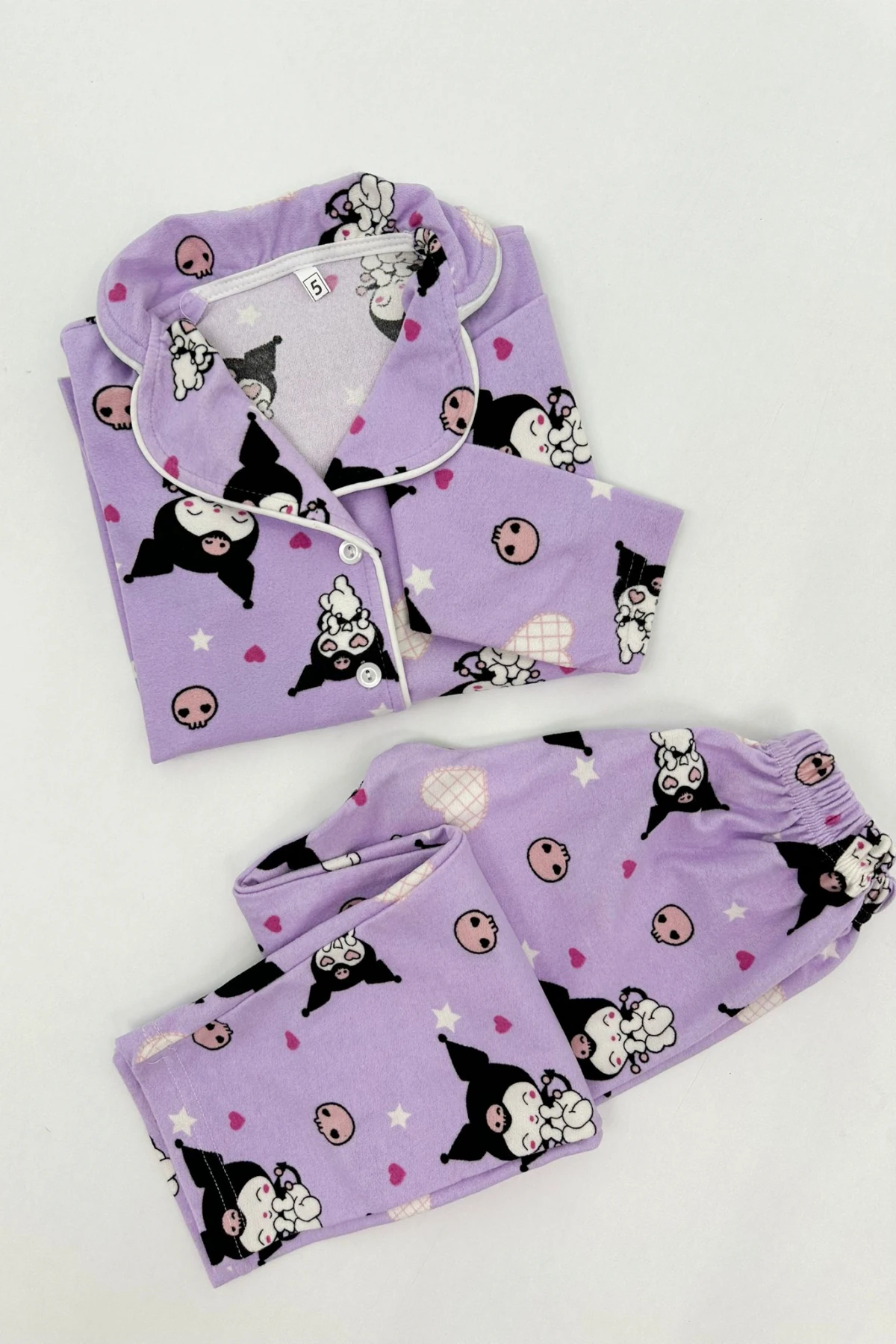 ÖNDEN DÜĞMELİ LİLA RENK KUROMİ DESEN SÜET KUMAŞ KIZ ÇOCUK PİJAMA TAKIMI