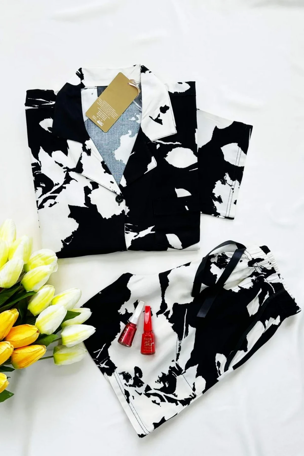 ÖNDEN DÜĞMELİ KISA KOLLU YAPRAK ŞORTLU TAKIM