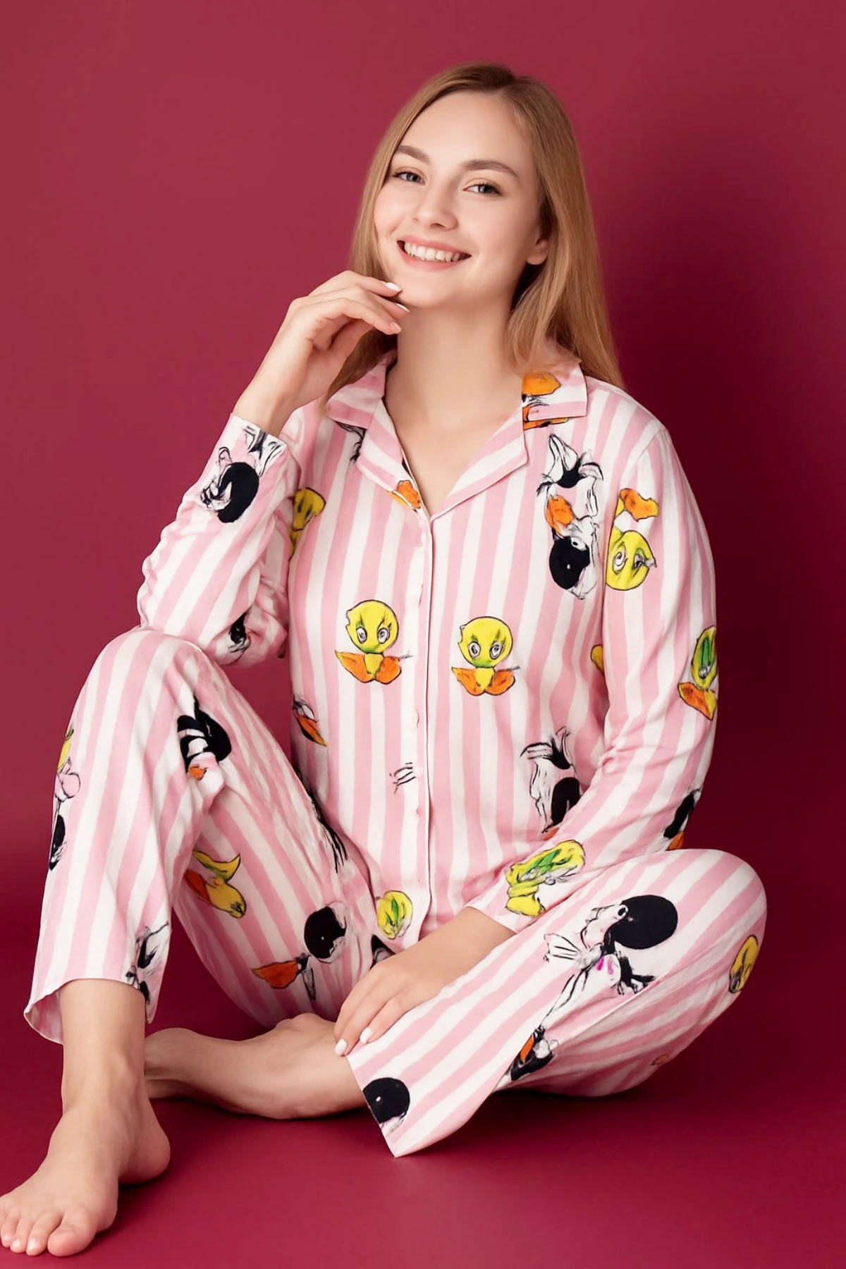 ÖNDEN DÜĞMELİ PEMBE ÇİZGİLİ TWEETY DESEN SÜET KUMAŞ KADIN PİJAMA TAKIMI