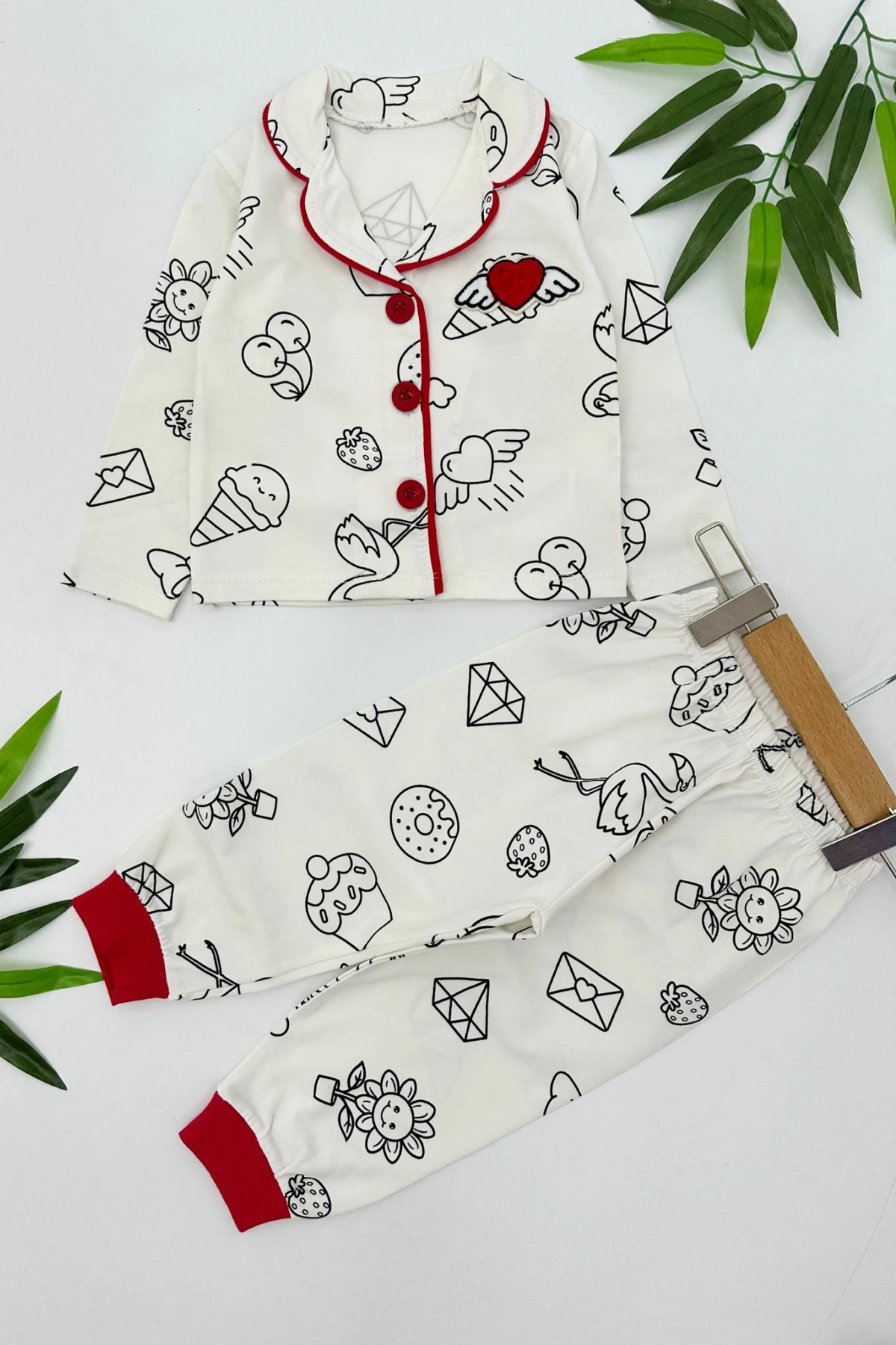 ÖNDEN DÜĞMELİ KIRMIZI KALP NAKIŞLI KIZ ÇOCUK PİJAMA TAKIMI 