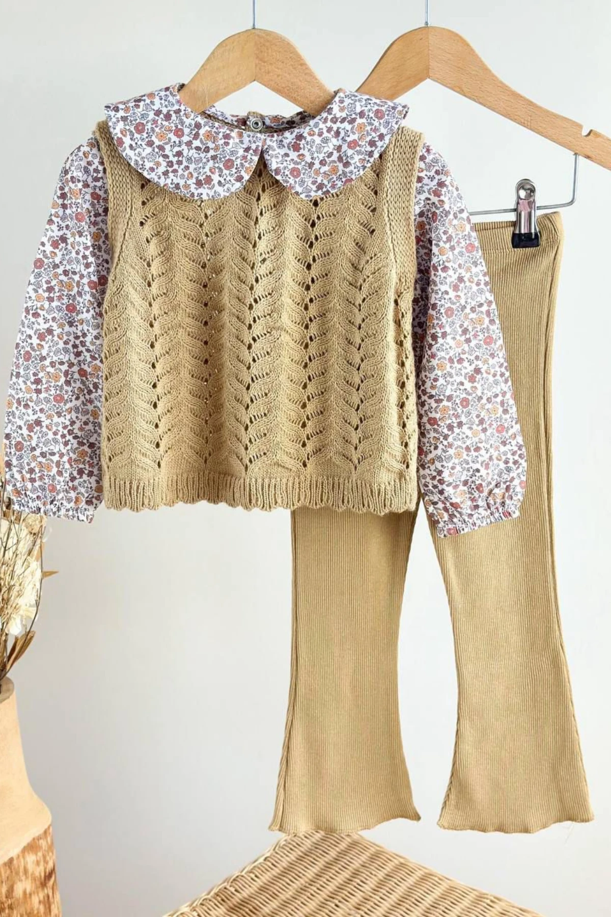 BEJ RENK TRİKO KUMAŞ BEBE YAKA KIZ ÇOCUK ALT ÜST TAKIM