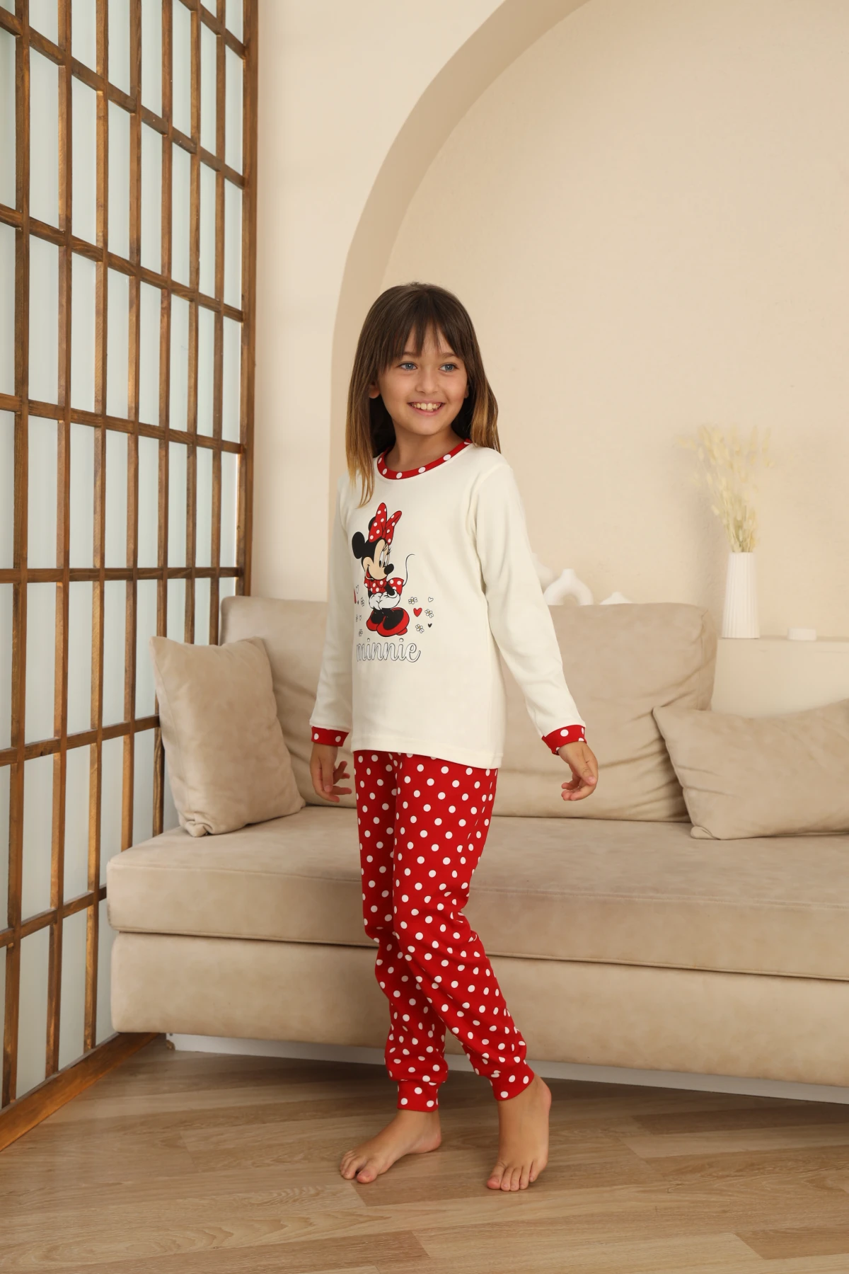 EKRU RENK MİNNİE MOUSE BASKILI KIZ ÇOCUK PİJAMA TAKIMI