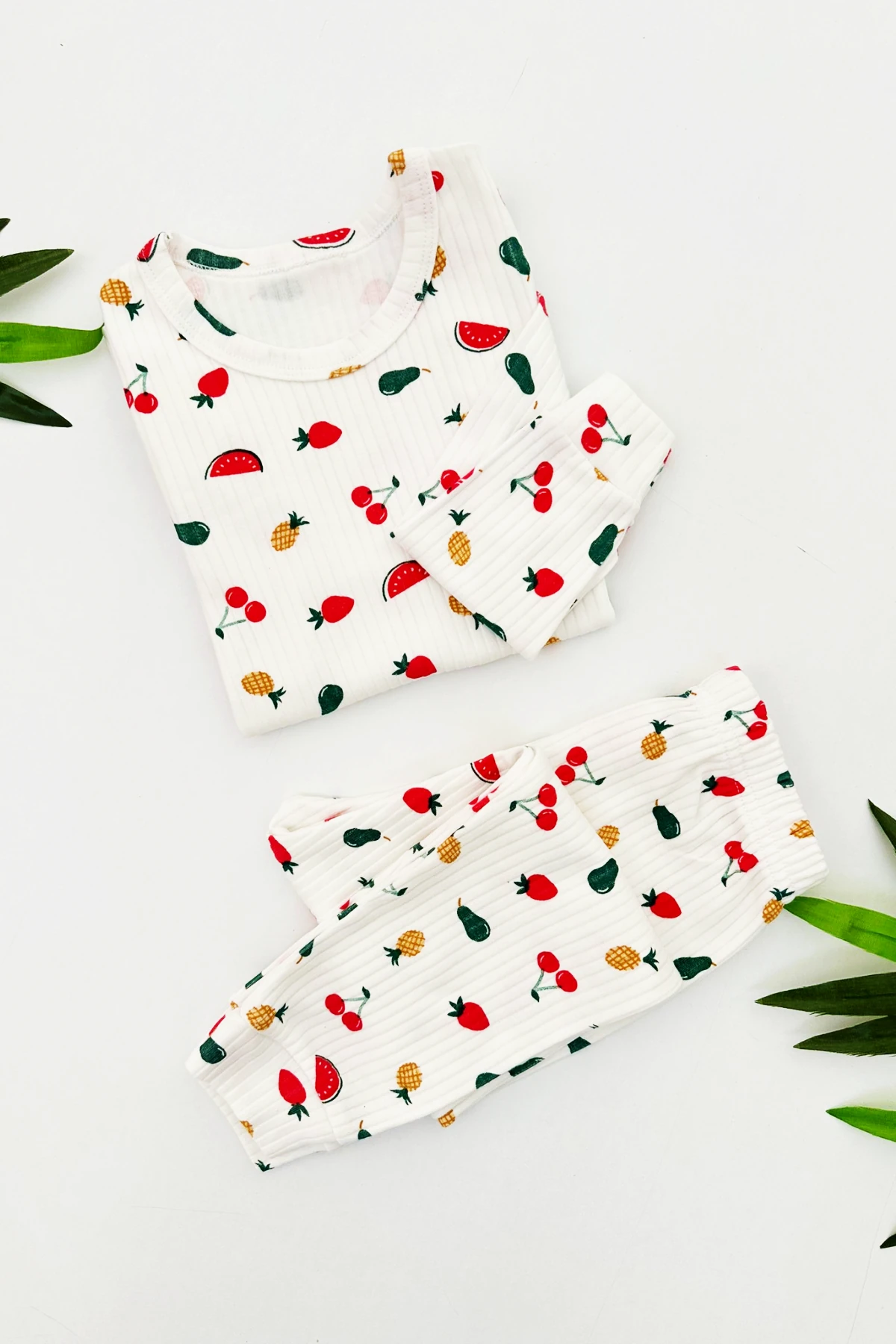 EKRU RENK MEYVE DESEN KIZ ÇOCUK PİJAMA TAKIMI