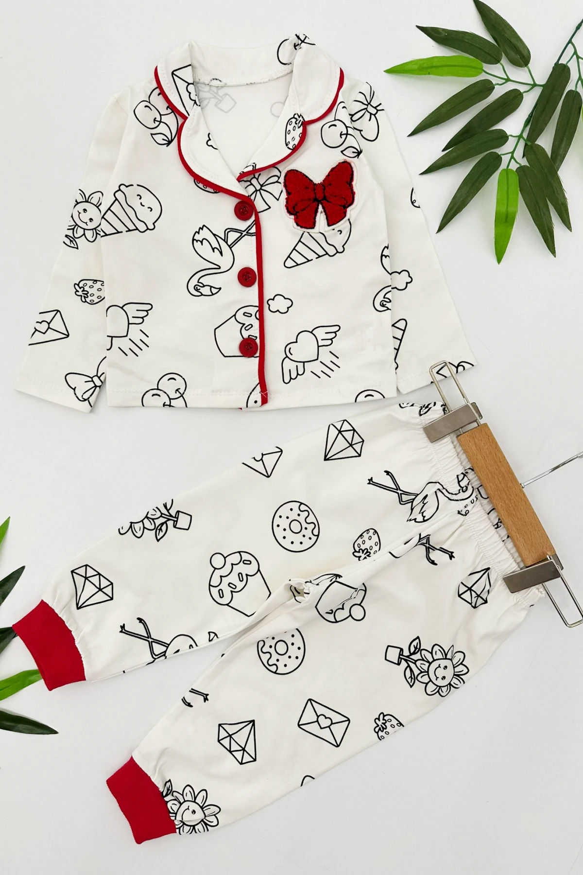 ÖNDEN DÜĞMELİ KIRMIZI KURDELE NAKIŞLI KIZ ÇOCUK PİJAMA TAKIMI