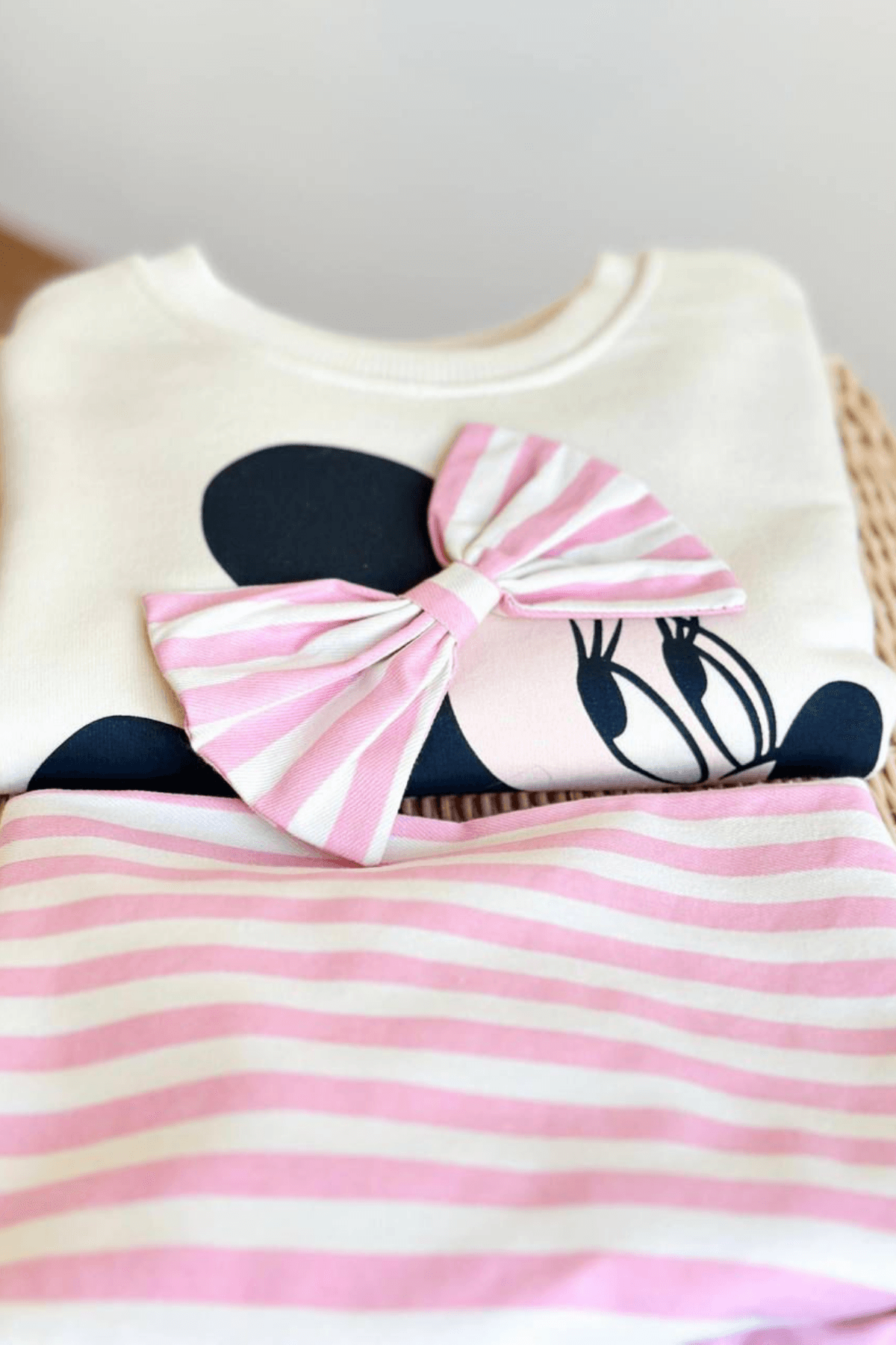 MINNIE MOUSE FİYONKLU KIZ ÇOCUK TAKIMI – Pembe Beyaz Çizgili