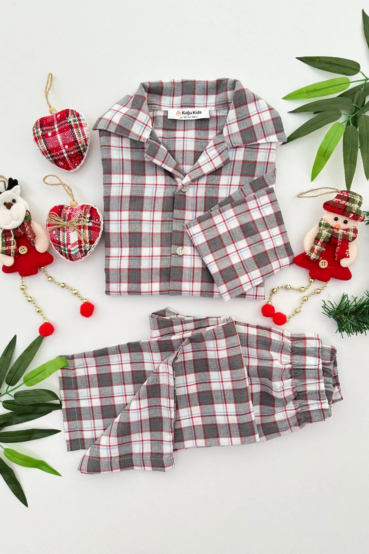 ÖNDEN DÜĞMELİ GRİ RENK KIRMIZI ÇİZGİ DETAYLI ERKEK ÇOCUK PİJAMA TAKIMI 