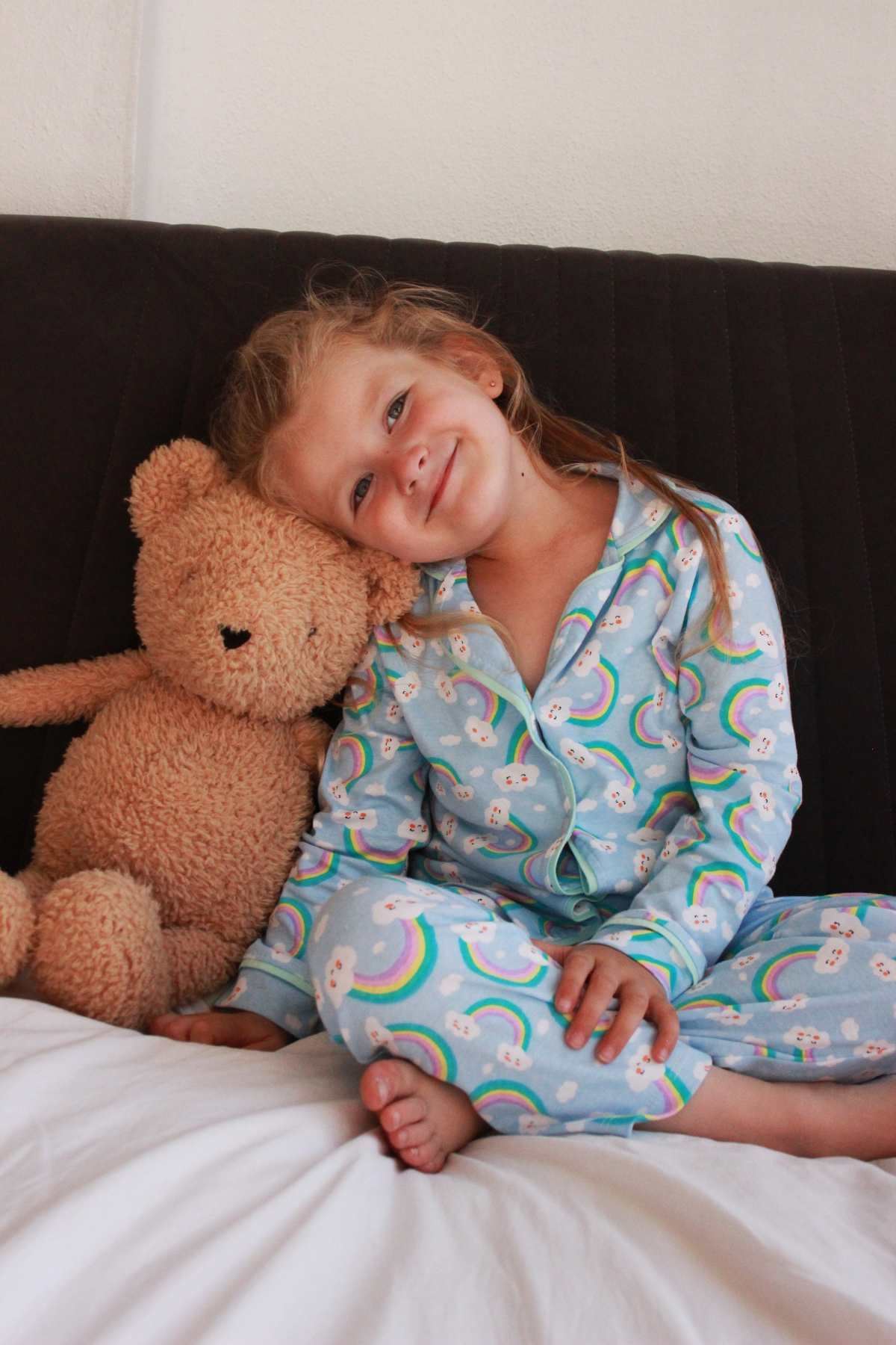 ÖNDEN DÜĞMELİ GÖKKUŞAĞI MODEL PİJAMA TAKIMI