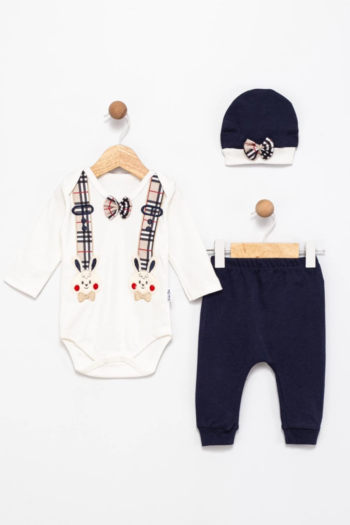 EKRU LACİVERT PAPYON DETAYLI TAVŞAN NAKIŞLI ERKEK BEBEK ŞAPKALI ZIBIN SET