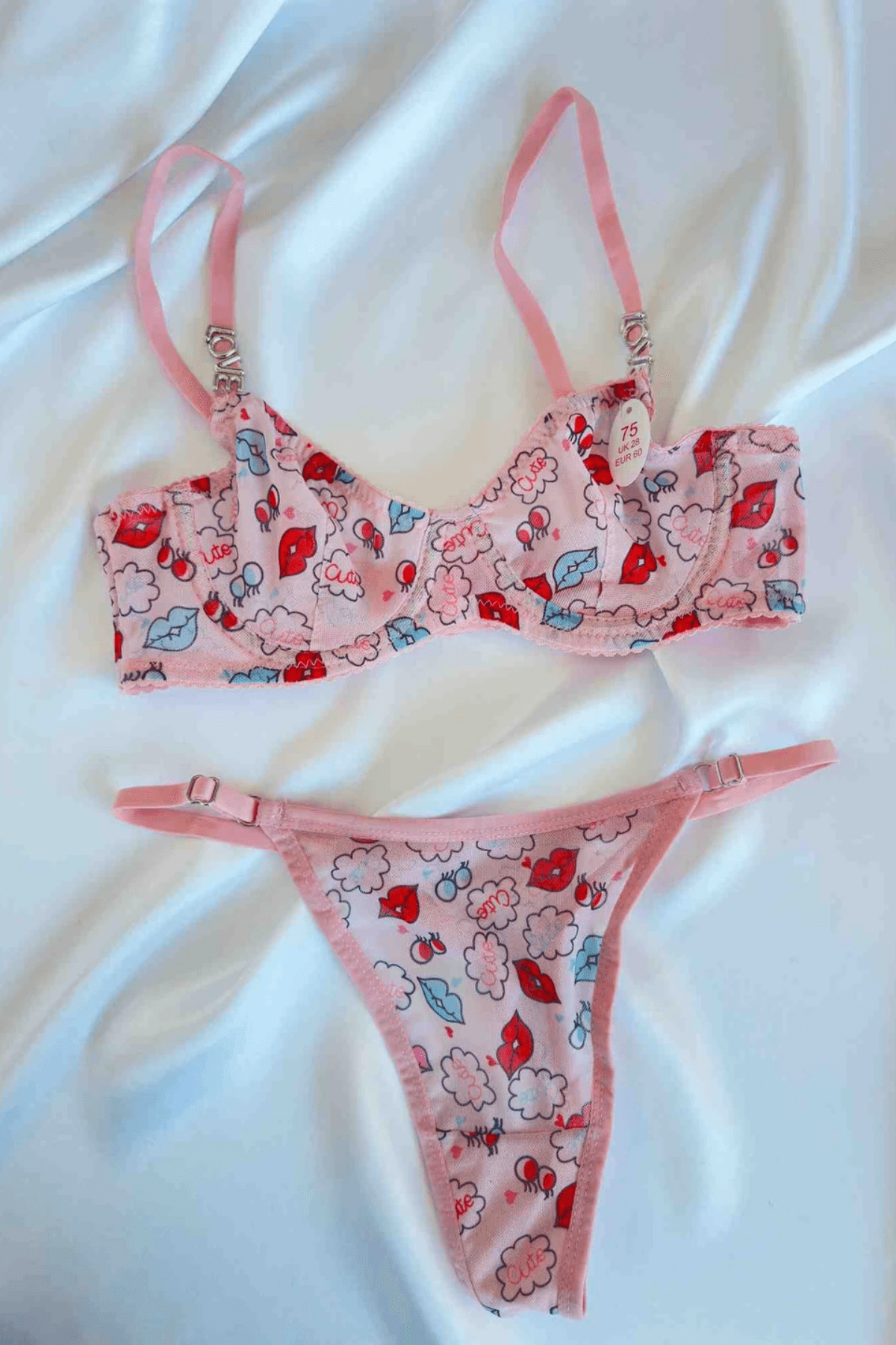 PEMBE RENK ÖPÜCÜK DESENLİ BRA SET