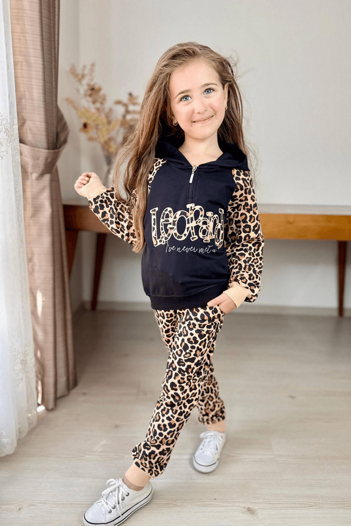 SİYAH RENK LEOPAR DESEN KAPÜŞONLU LEOPAR KUMAŞ KIZ ÇOCUK EŞOFMAN TAKIMI