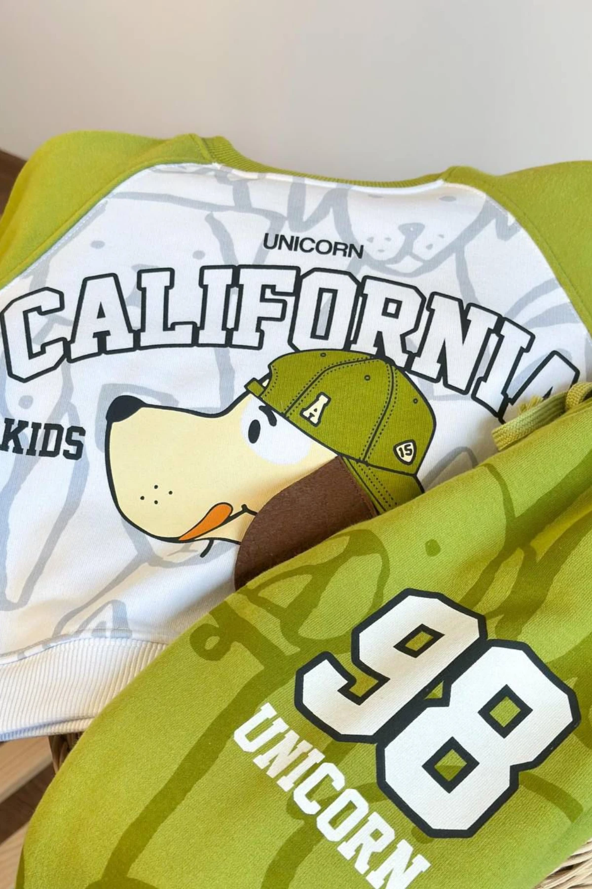 ZEYTİN YEŞİLİ KÖPEK DESEN ERKEK ÇOCUK EŞOFMAN TAKIMI