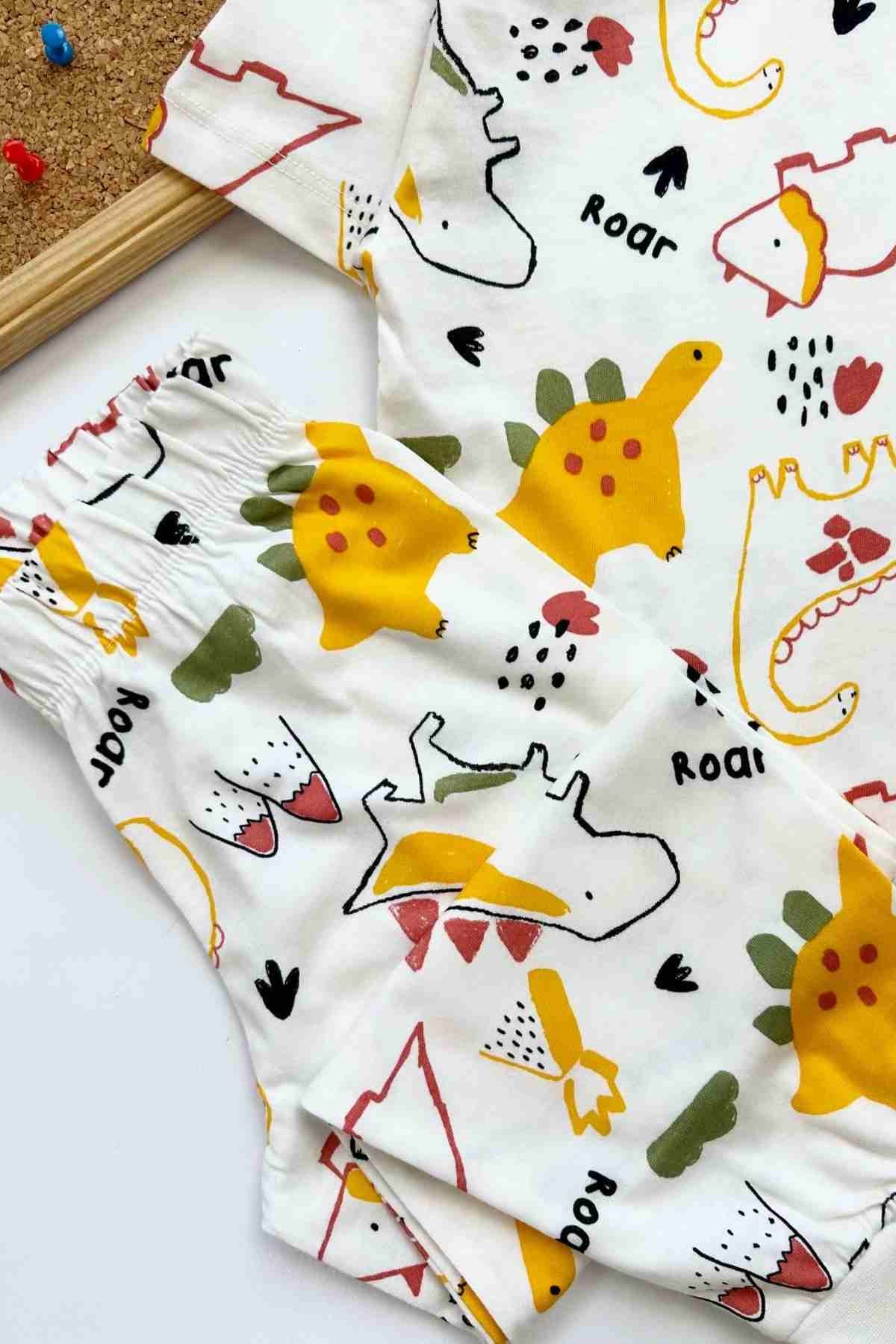 BEYAZ SARI DİNAZOR DESEN KISA KOL PİJAMA TAKIMI