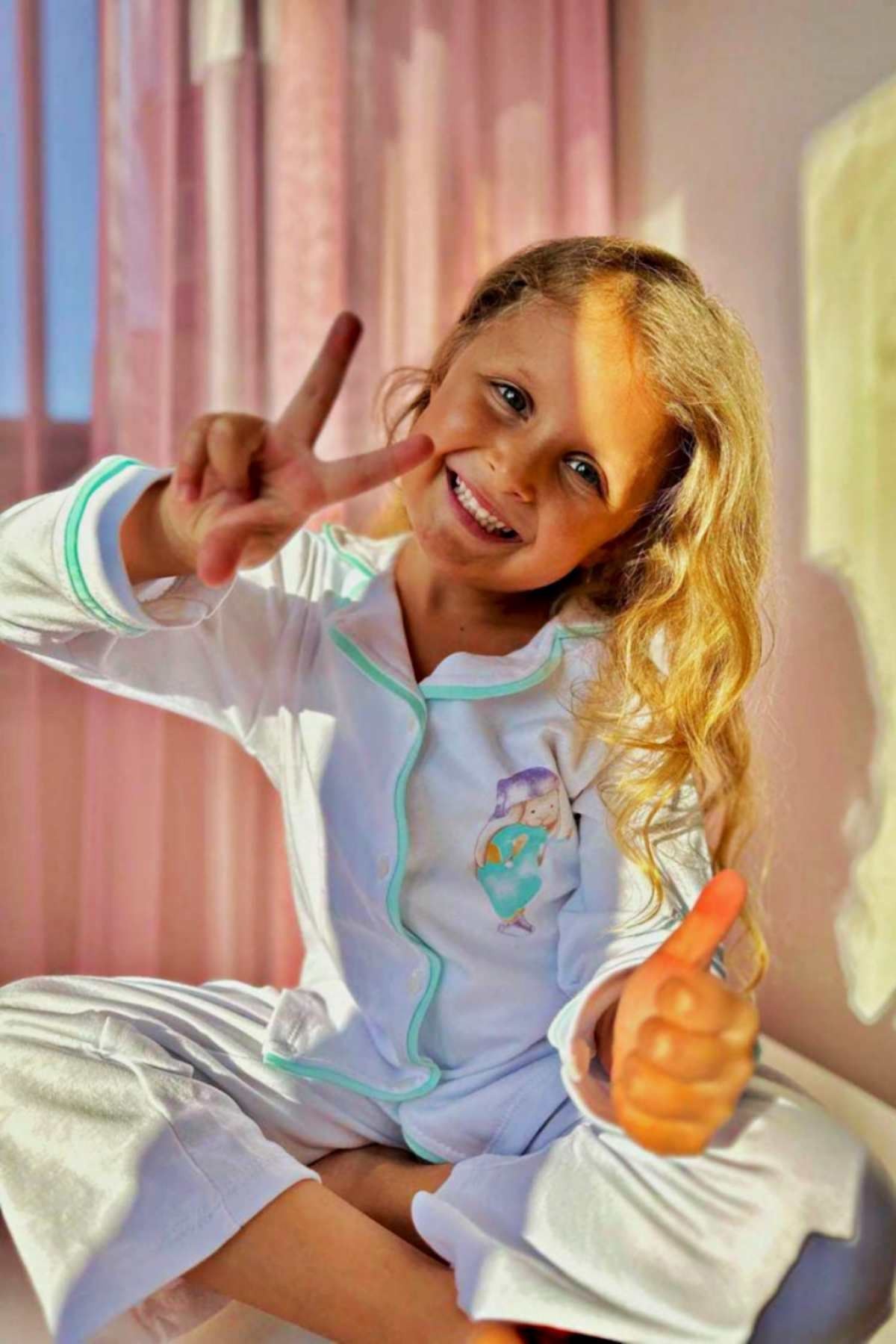 ÖNDEN DÜĞMELİ TAVŞAN MODEL PİJAMA TAKIMI BEYAZ
