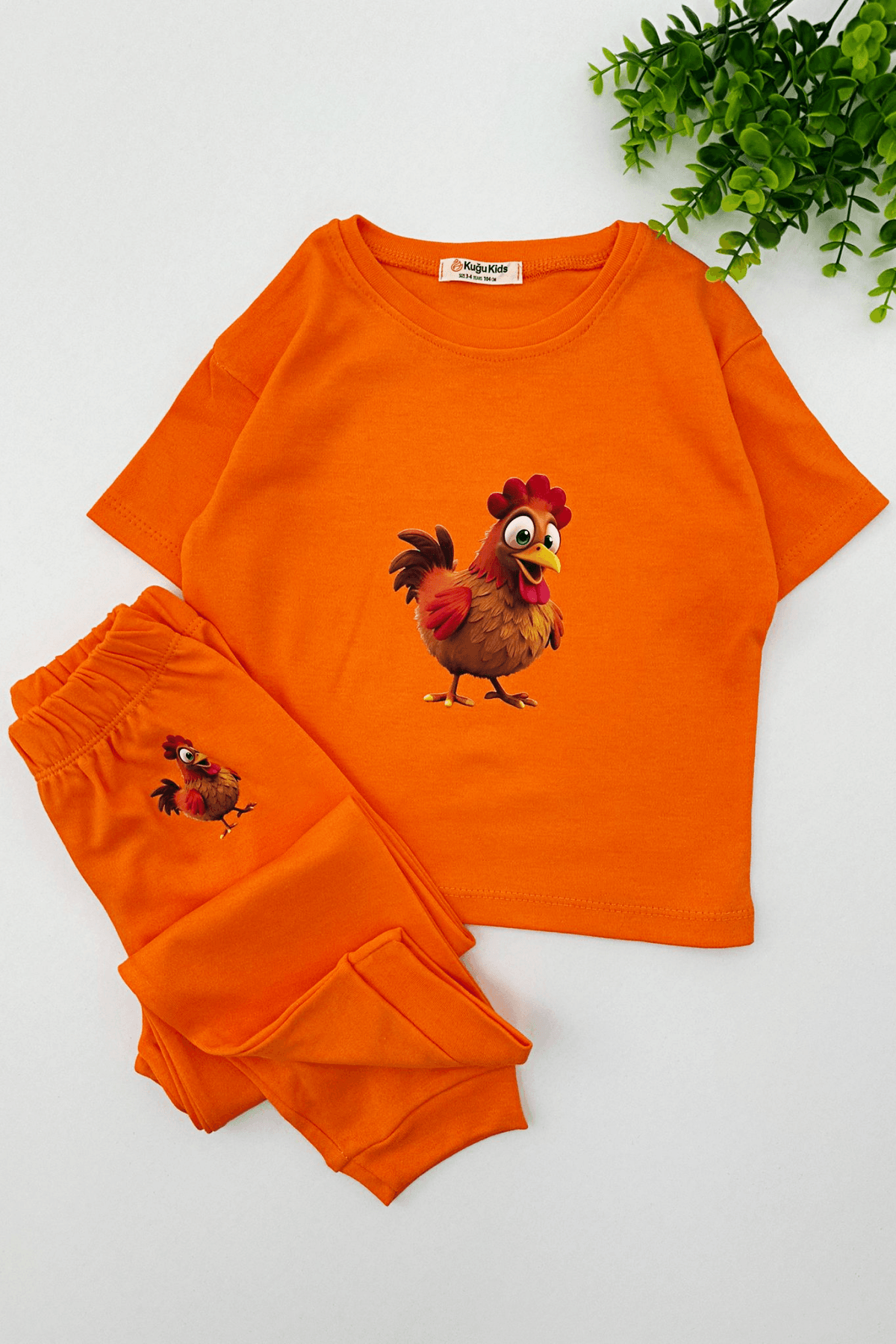 TURUNCU RENK TAVUK BASKILI KISA KOL UNISEX PİJAMA TAKIMI