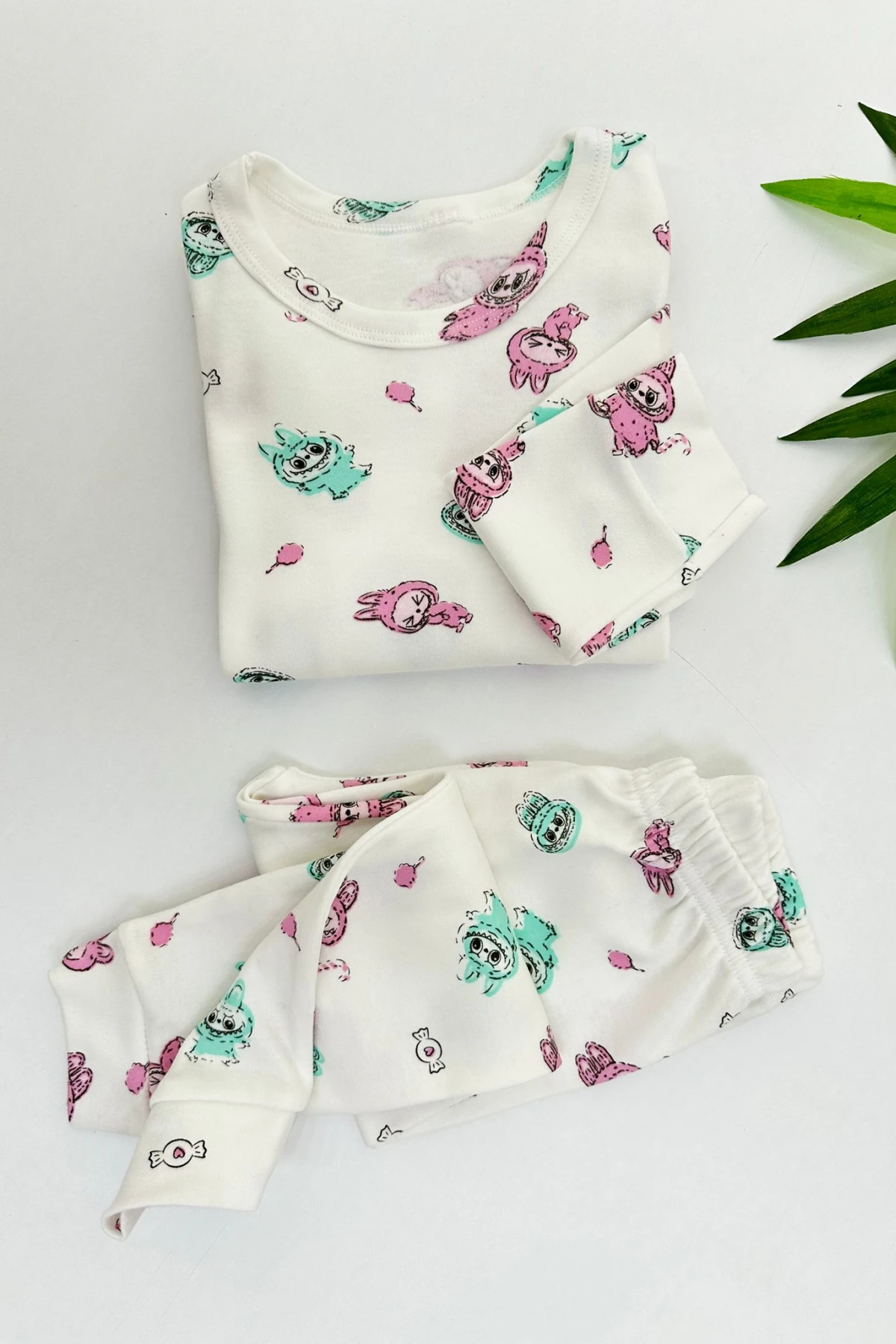 EKRU RENK LABUBU DESEN KIZ ÇOCUK PİJAMA TAKIMI