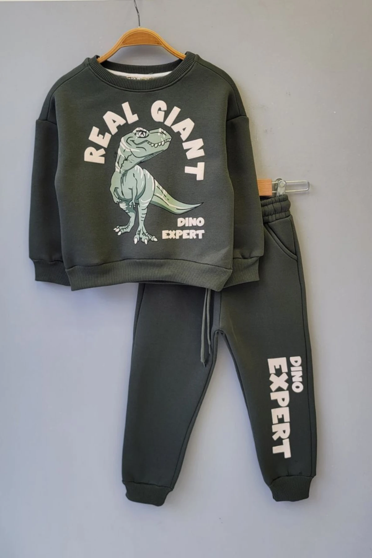 HAKİ RENK YEŞİL DİNAZOR BASKILI ERKEK ÇOCUK ŞARDONLU EŞOFMAN TAKIMI