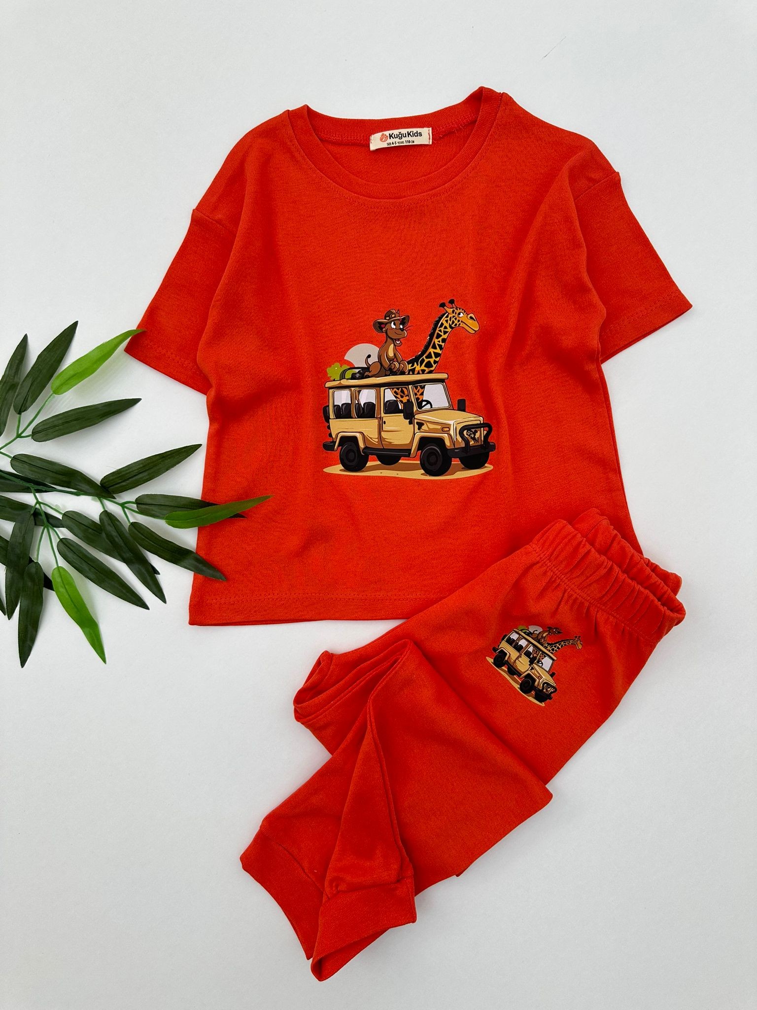 TURUNCU RENK SAFARİ BASKILI KISA KOL UNISEX PİJAMA TAKIMI