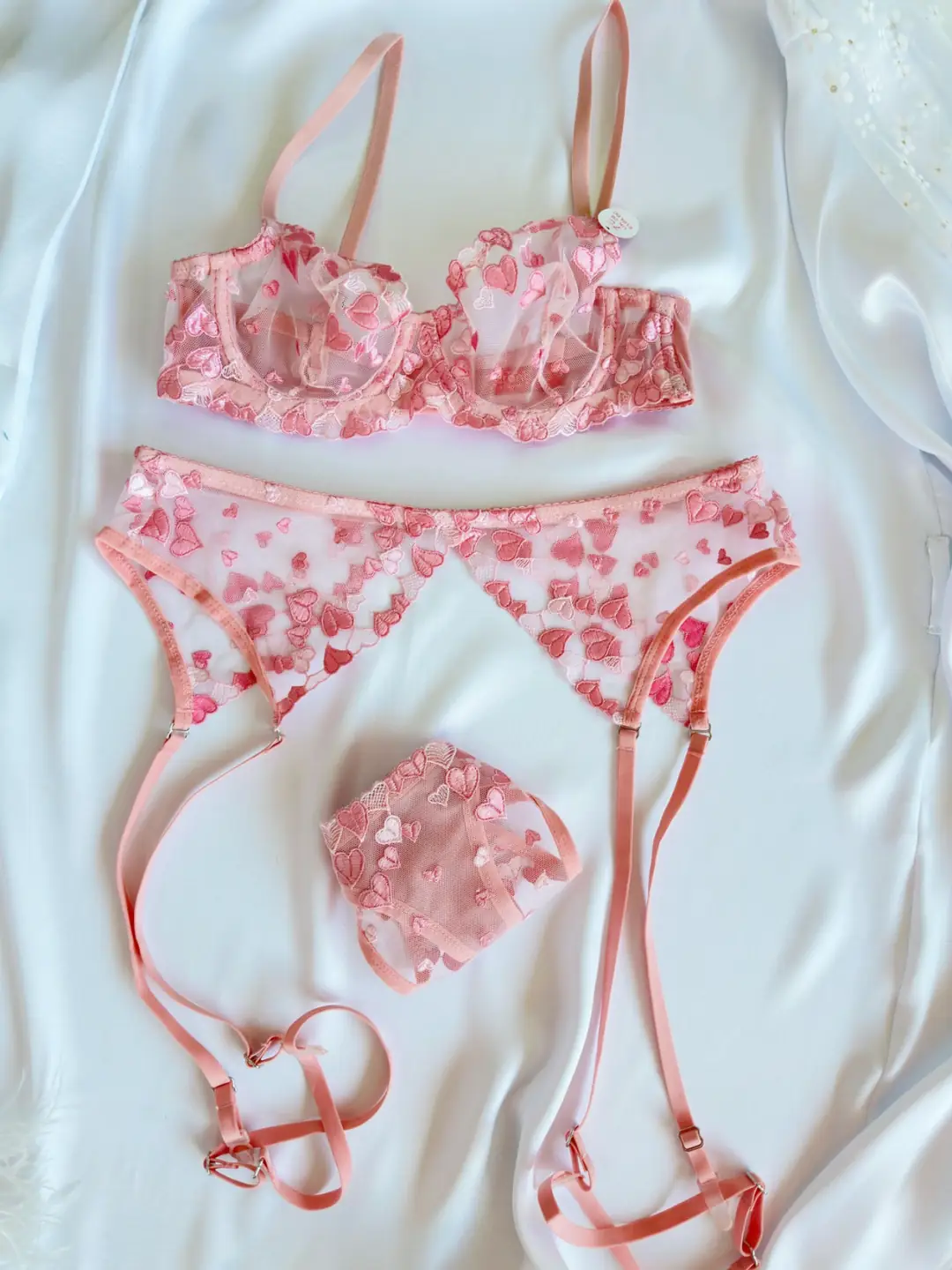 3'LÜ PEMBE RENK KALP NAKIŞLI JARTİYER TAKIM