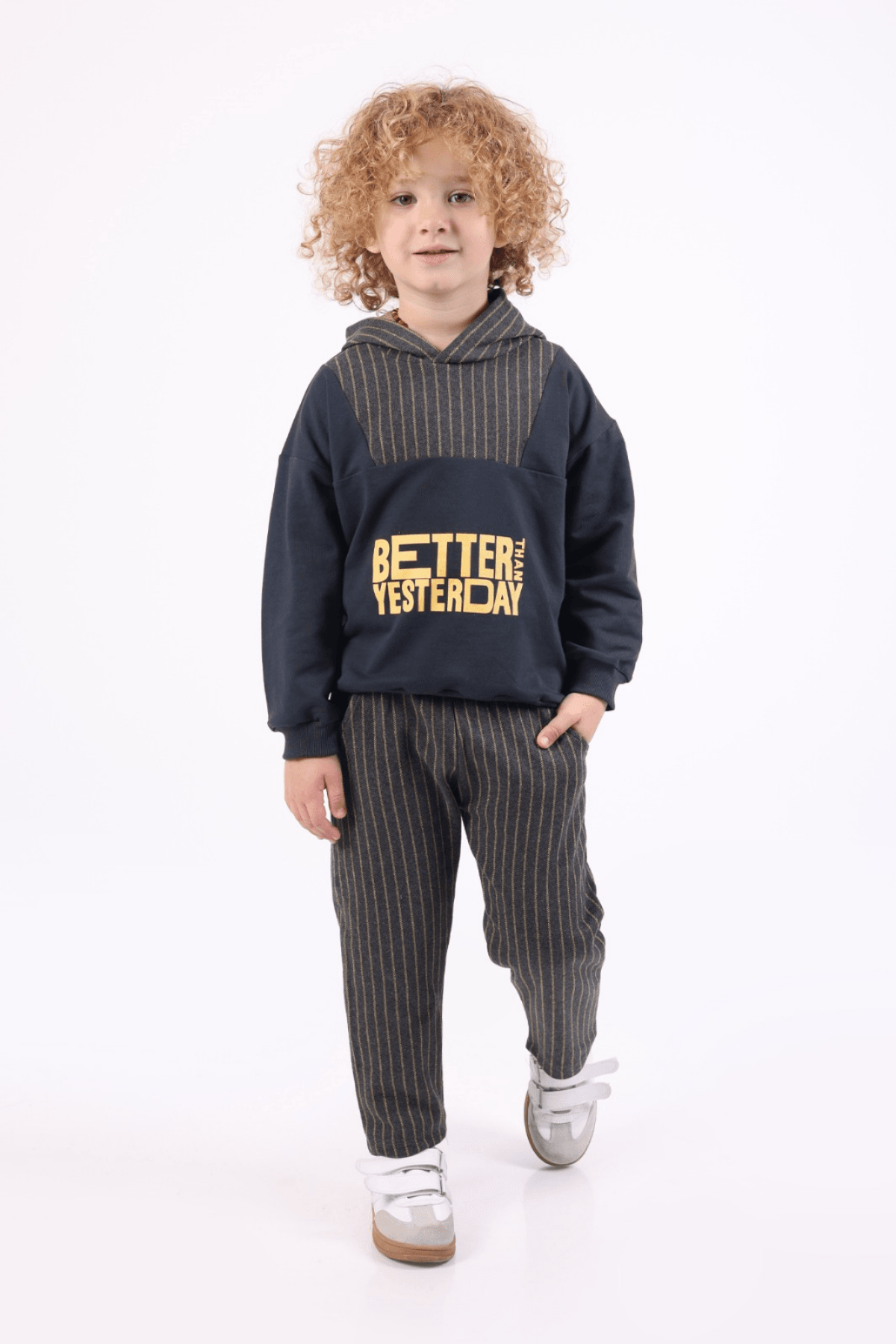 FÜME RENK KAPÜŞONLU ÇİZGİ DETAYLI ERKEK ÇOCUK EŞOFMAN TAKIMI