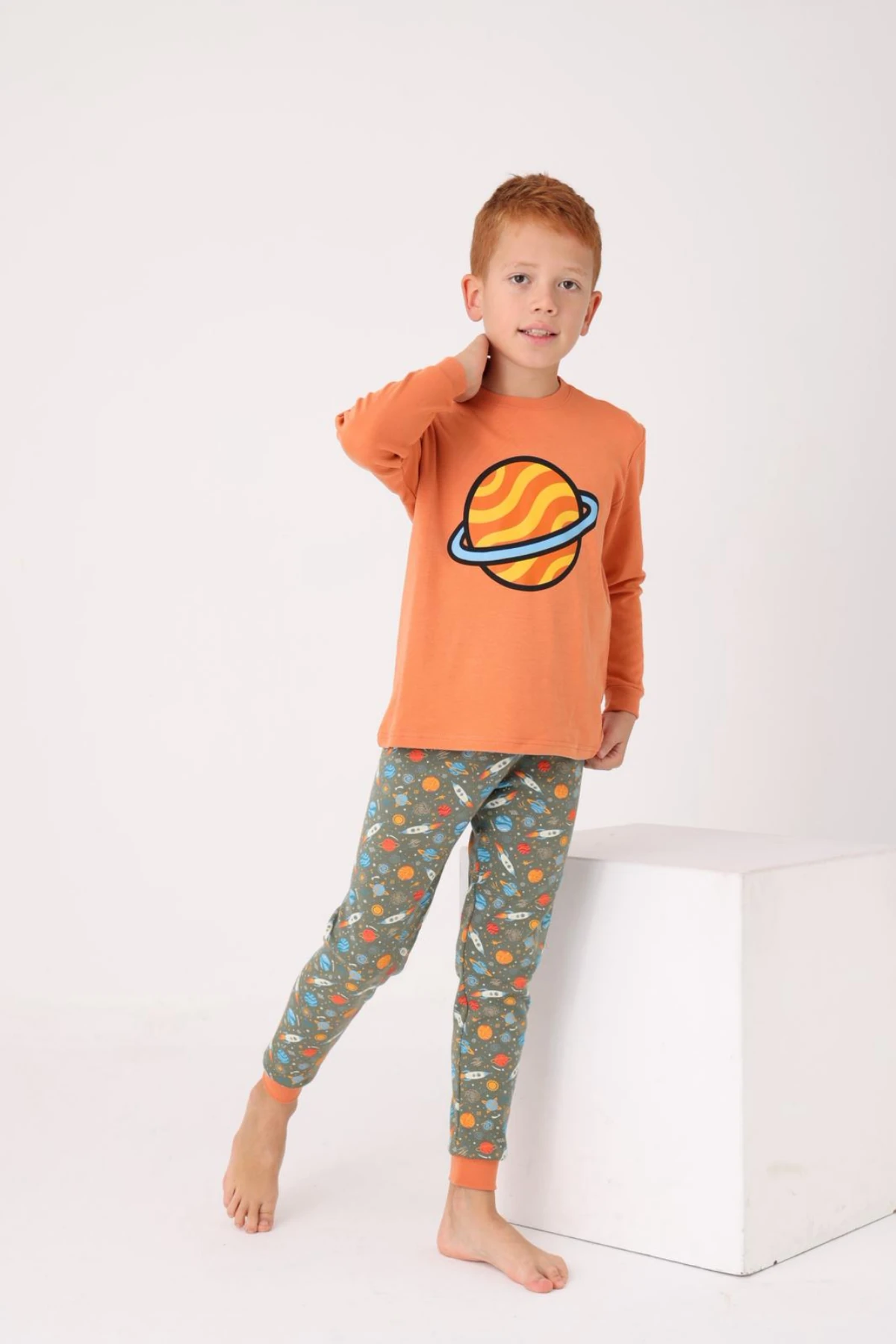 TURUNCU RENK GEZEGEN DESEN ERKEK ÇOCUK PİJAMA TAKIMI
