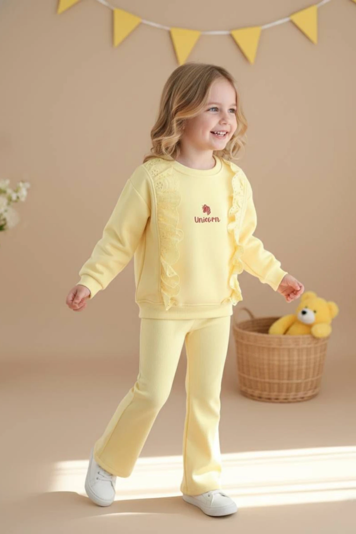 SARI RENK UNICORN BASKILI FIRFIR DETAYLI KIZ ÇOCUK TAYTLI TAKIM
