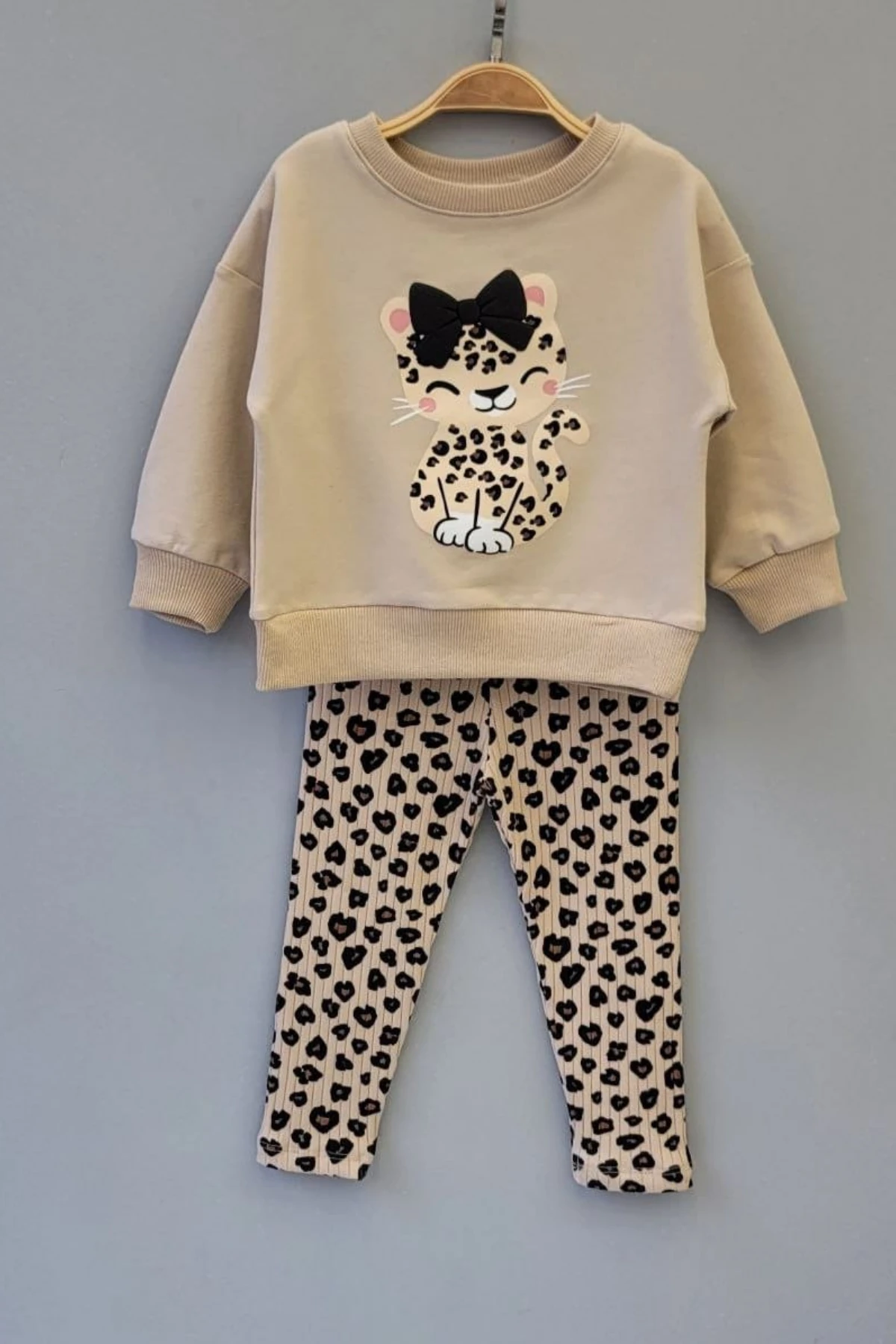 BEJ RENK KEDİ BASKILI KIZ ÇOCUK ALT ÜST TAKIM
