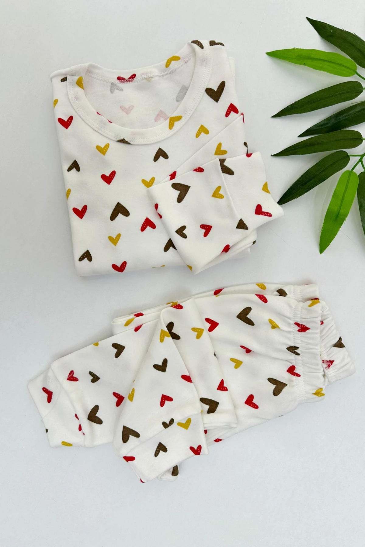 EKRU RENK KAHVERENGİ KIRMIZI KALP DESEN KIZ ÇOCUK PİJAMA TAKIMI