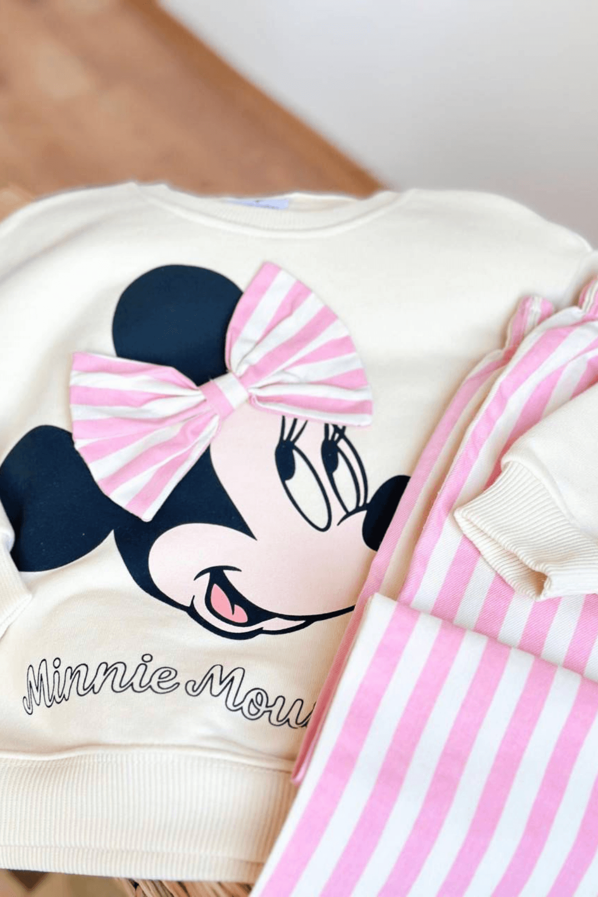 MINNIE MOUSE FİYONKLU KIZ ÇOCUK TAKIMI – Pembe Beyaz Çizgili