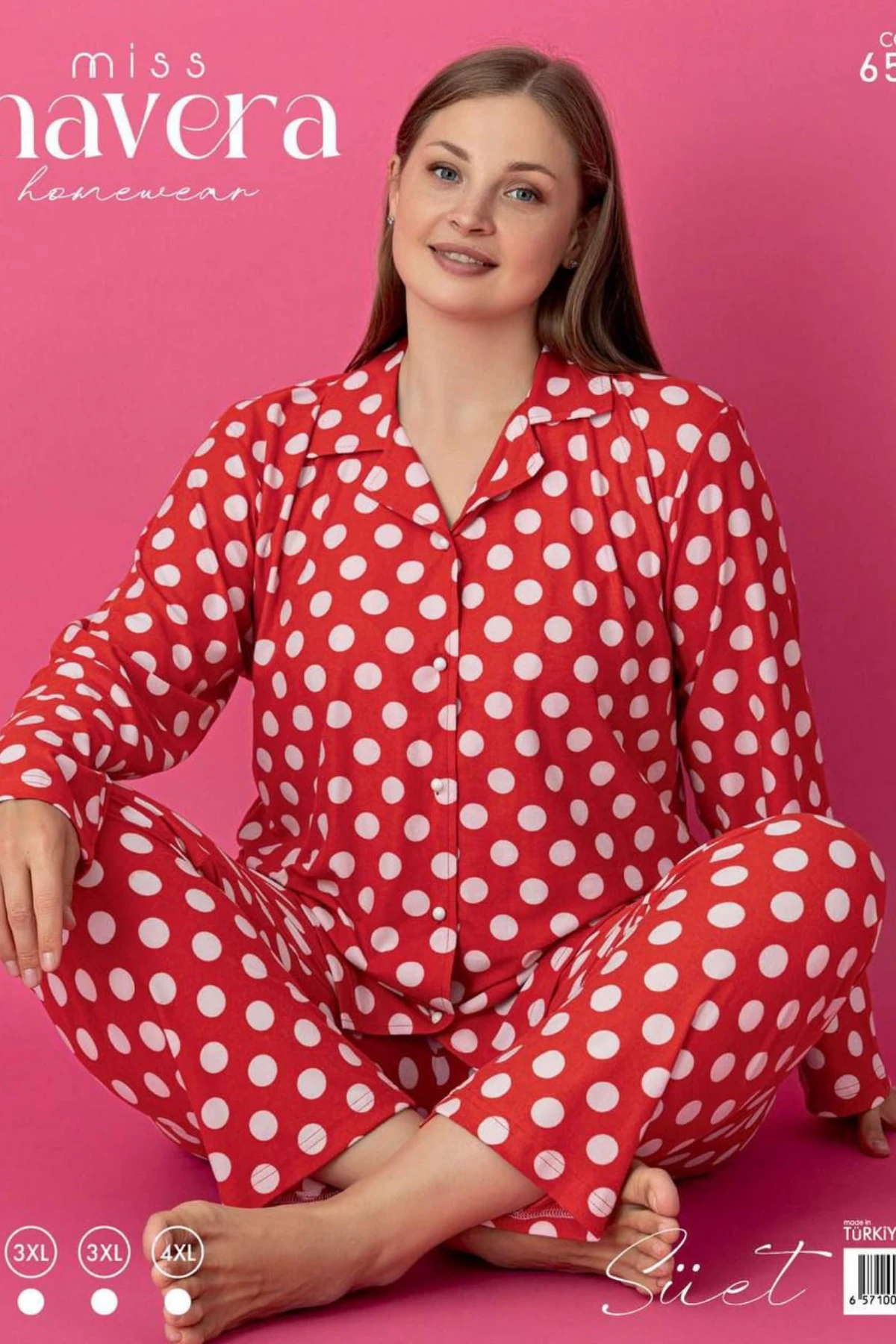 ÖNDEN DÜĞMELİ SÜET KUMAŞ KIRMIZI RENK PUANTİYE DESEN KADIN PİJAMA TAKIMI