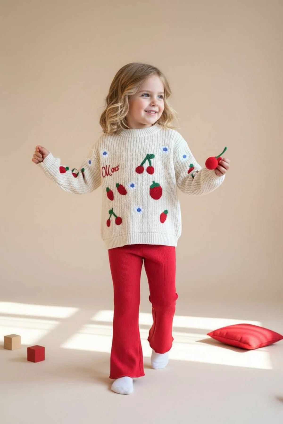 EKRU RENK TRİKO KUMAŞ KİRAZ NAKIŞLI KIZ ÇOCUK ALT ÜST TAKIM