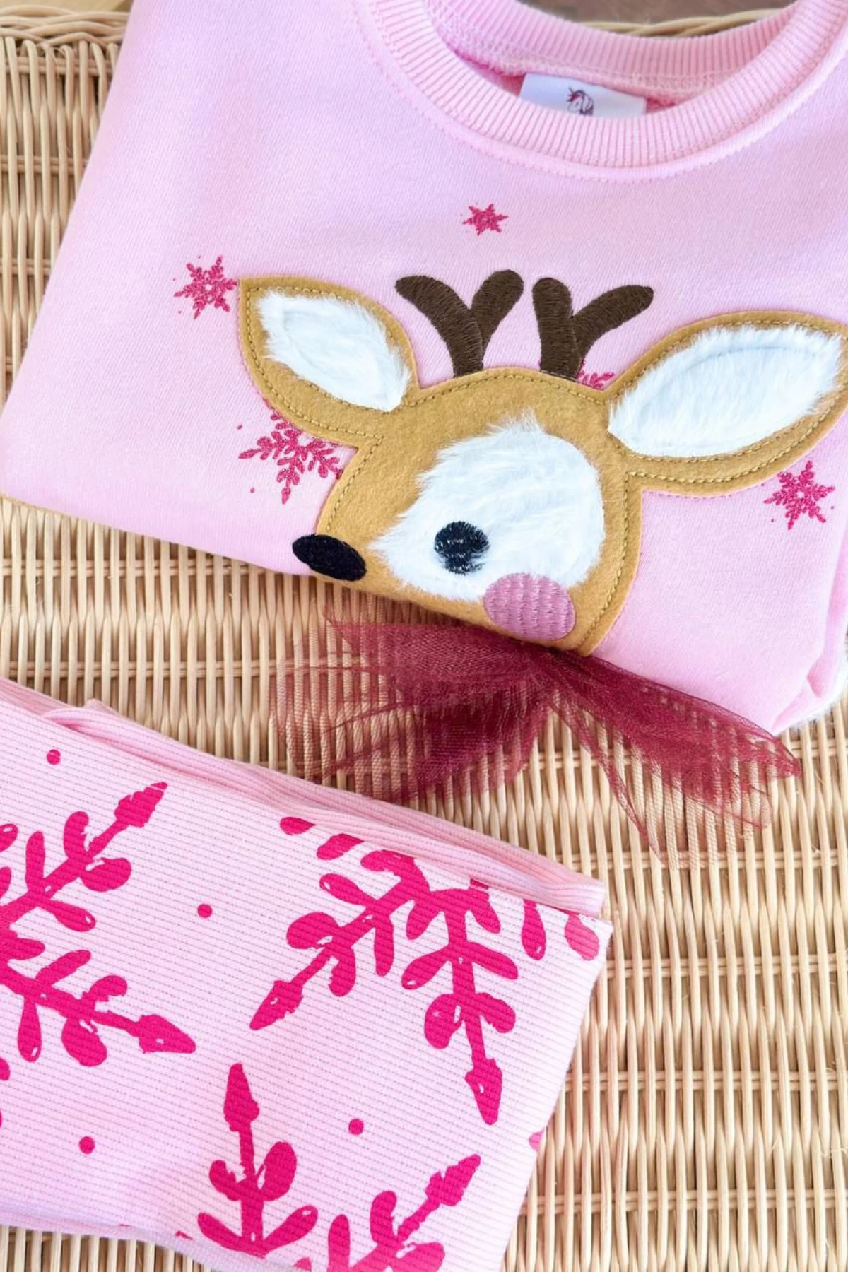 PEMBE RENK GEYİK NAKIŞLI KIZ ÇOCUK TAYTLI TAKIM