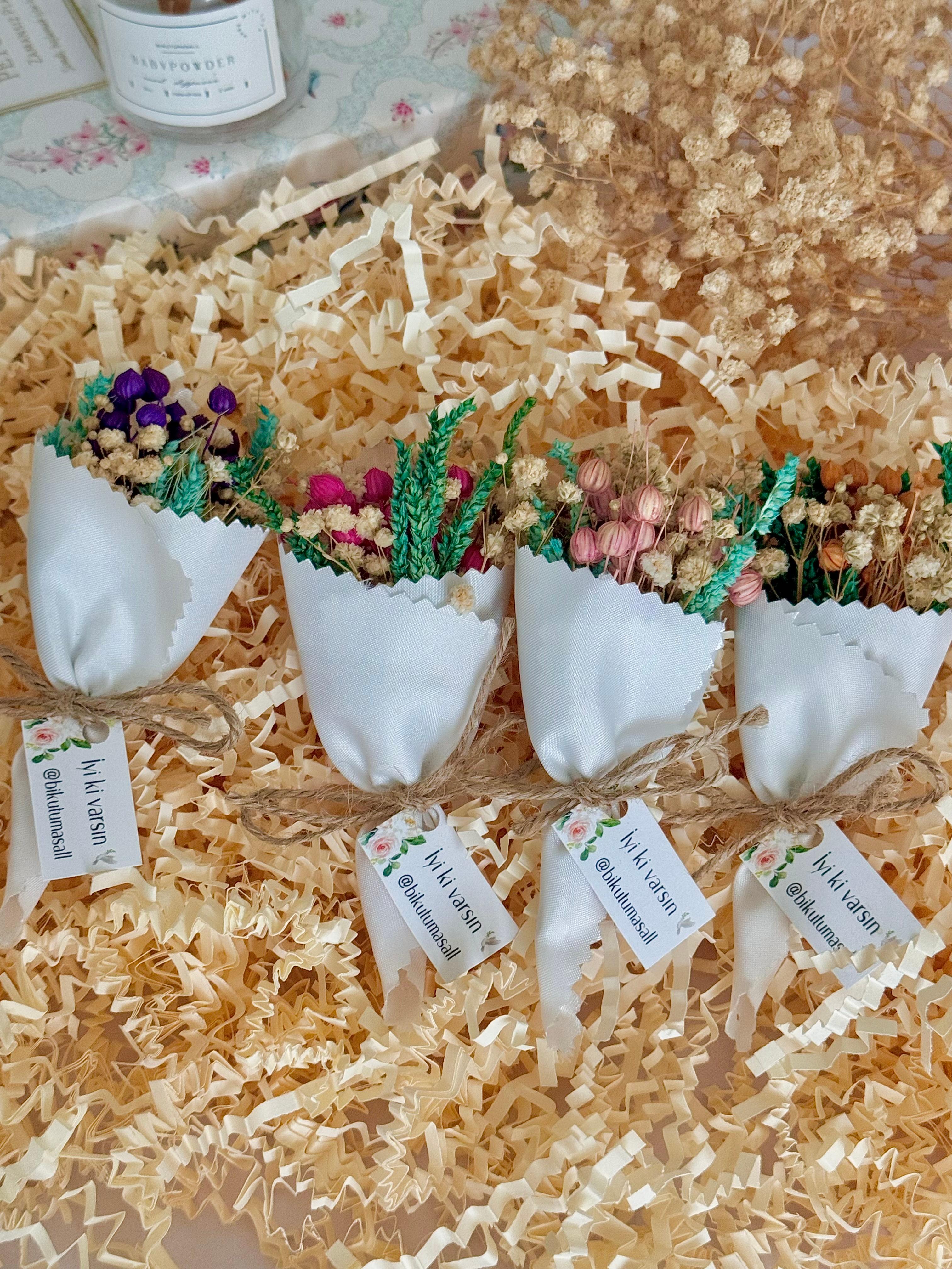 Renkli Mini Çiçek Buketi