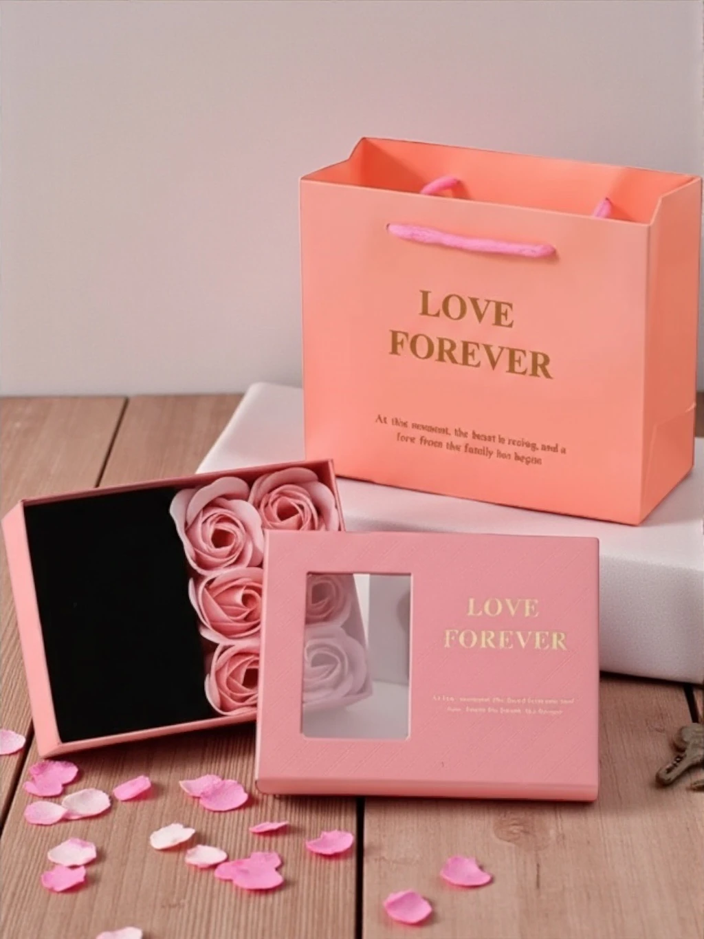 Solmayan Gül Hediye Kutusunda Tek Taş 925 Ayar Gümüş Kolye 