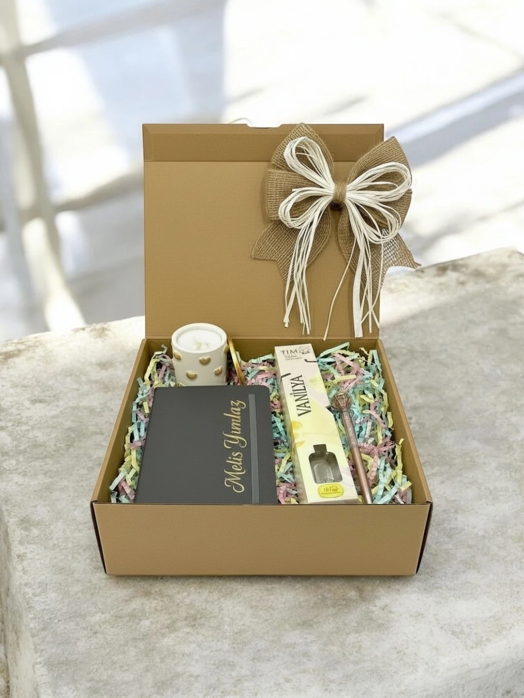 İsme Özel Sert Kapak Defter-Kalem  Oda Kokusu ve Kokulu Mum Hediye Seti