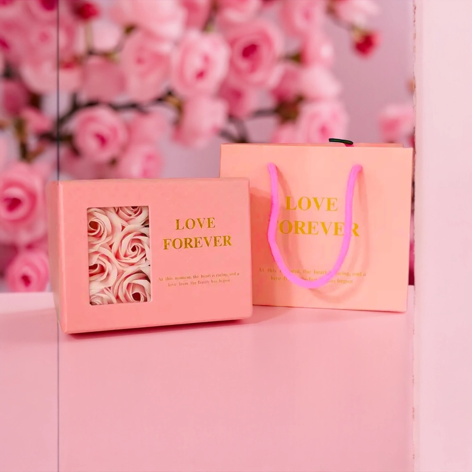 Solmayan Gül Hediye Kutusunda Tek Taş 925 Ayar Gümüş Kolye 