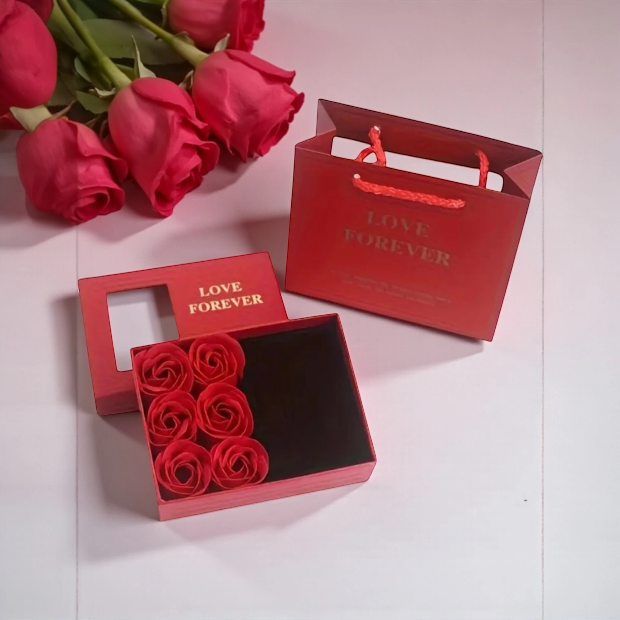 Solmayan Gul Hediye Kutusu İle 925 Ayar Tektaş Şık Gümüş Kolye 