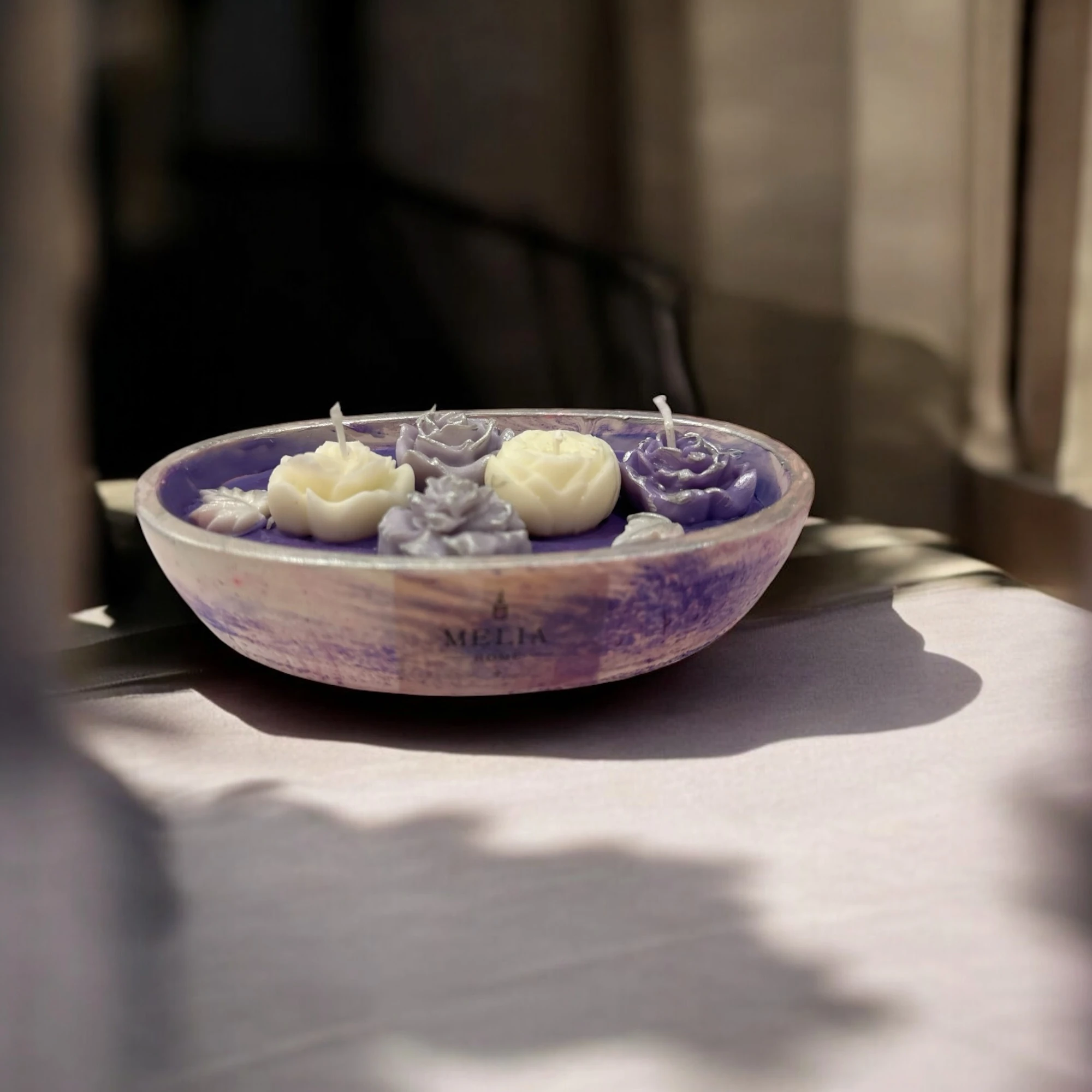 Lila Severlere Özel Hediye Seti - Şakayık Sepeti Tasarım Kokulu Mum Defter ve Kalem 