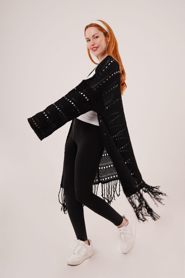 Delikli Geçişli Püskül Detay Uzun Triko Siyah Hırka