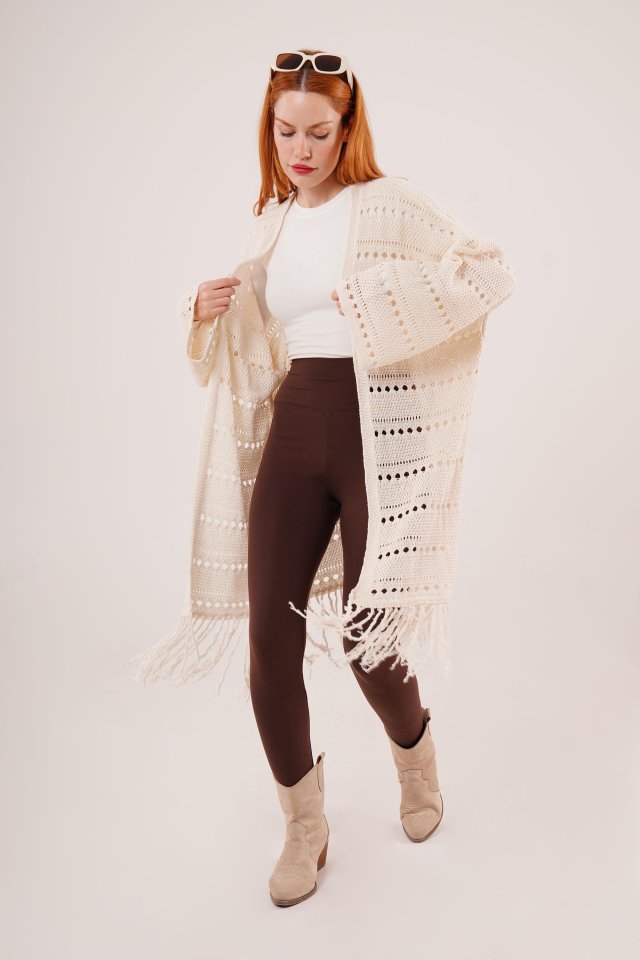 Delikli Geçişli Püskül Detay Uzun Triko Krem Hırka