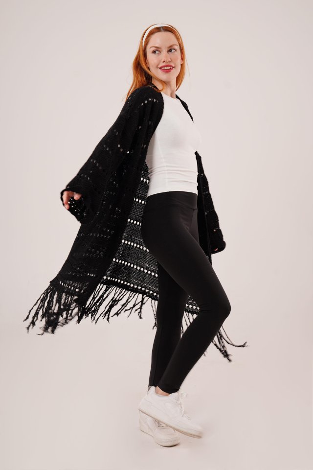 Delikli Geçişli Püskül Detay Uzun Triko Siyah Hırka