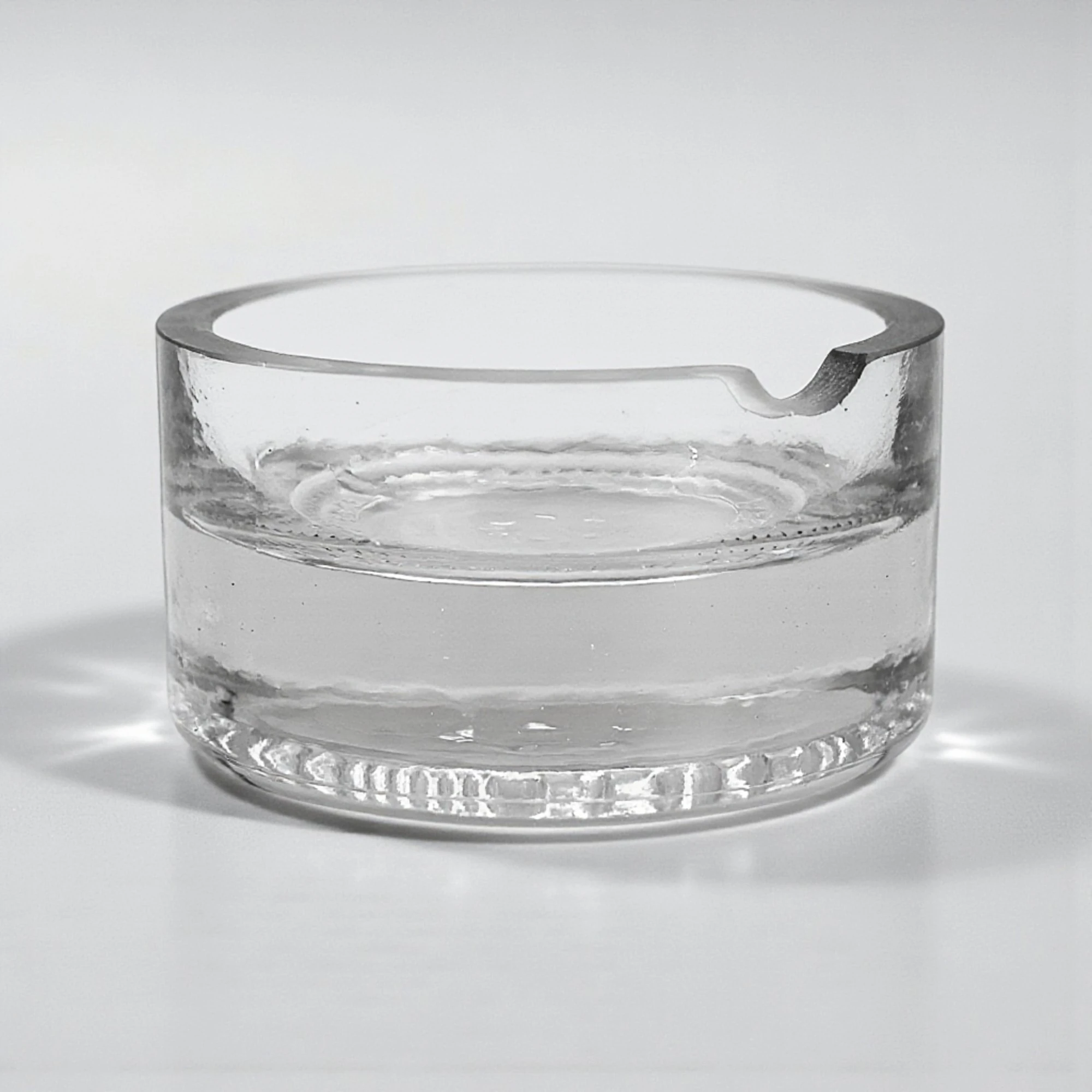 Mono Ash – El Yapımı Cam Küllük (Large / 8,5 cm – Tek Oluklu)