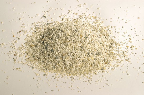 Aquadeco AQUARIUM GRAVELS 2-4 MM 1 KG Dere Kumu (açık)
