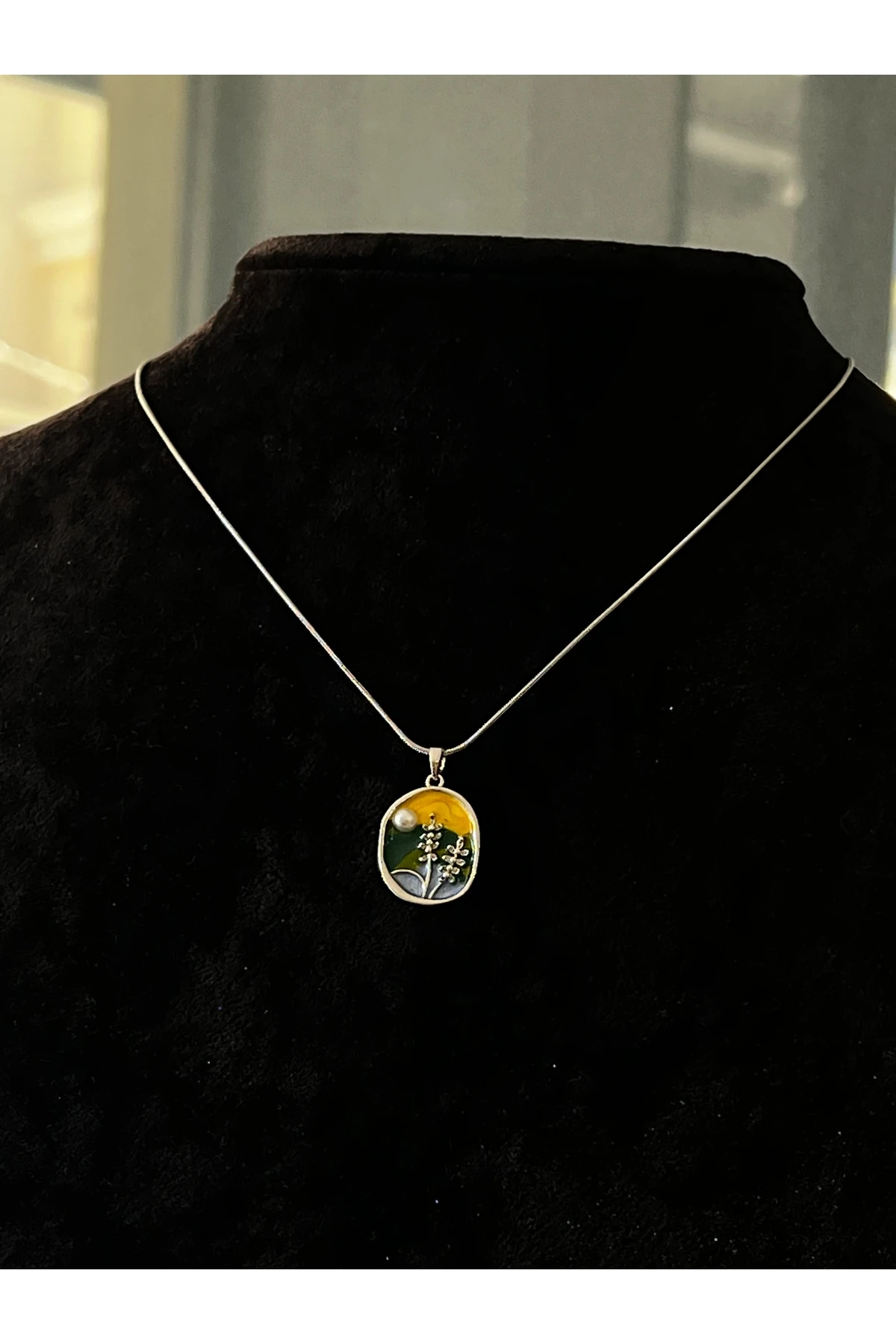 "Doğal Taş Detaylı Çiçek Desenli Pinterest Kolye"